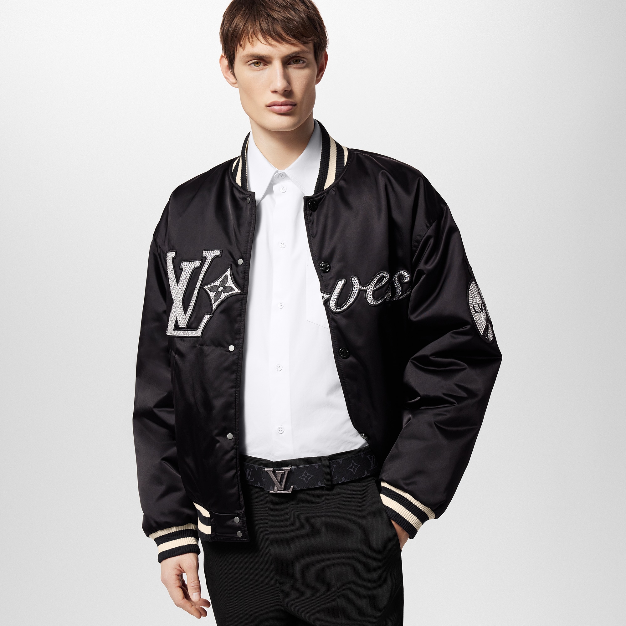 모노그램 이클립스 액세서리 벨트 LV 스티치 (LV Stitch) 40mm 리버서블 벨트 | 루이비통 공식 온라인 스토어® (크게 보기)