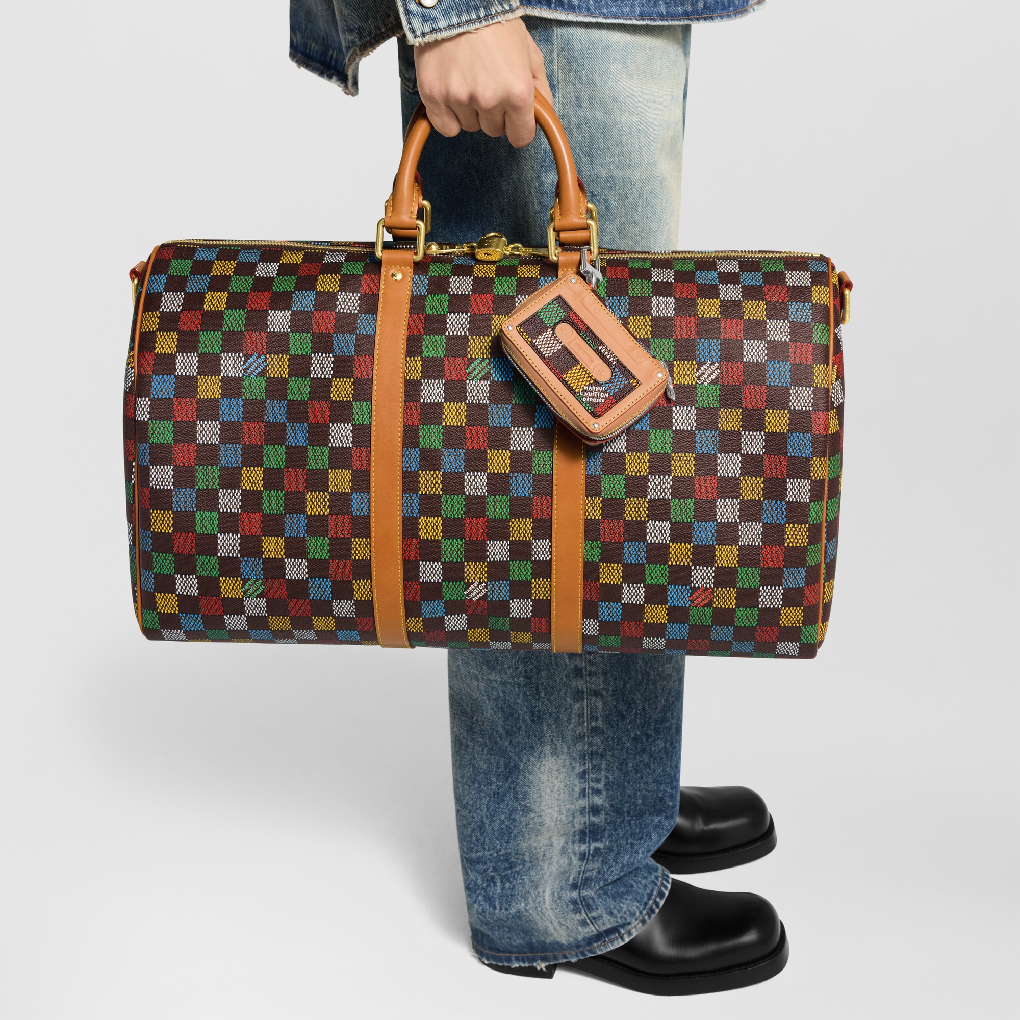 S00 액세서리 키 홀더 & 백참 LV 테이프 (LV Tape) 키 홀더 & 백 참 | 루이비통 공식 온라인 스토어® (크게 보기)