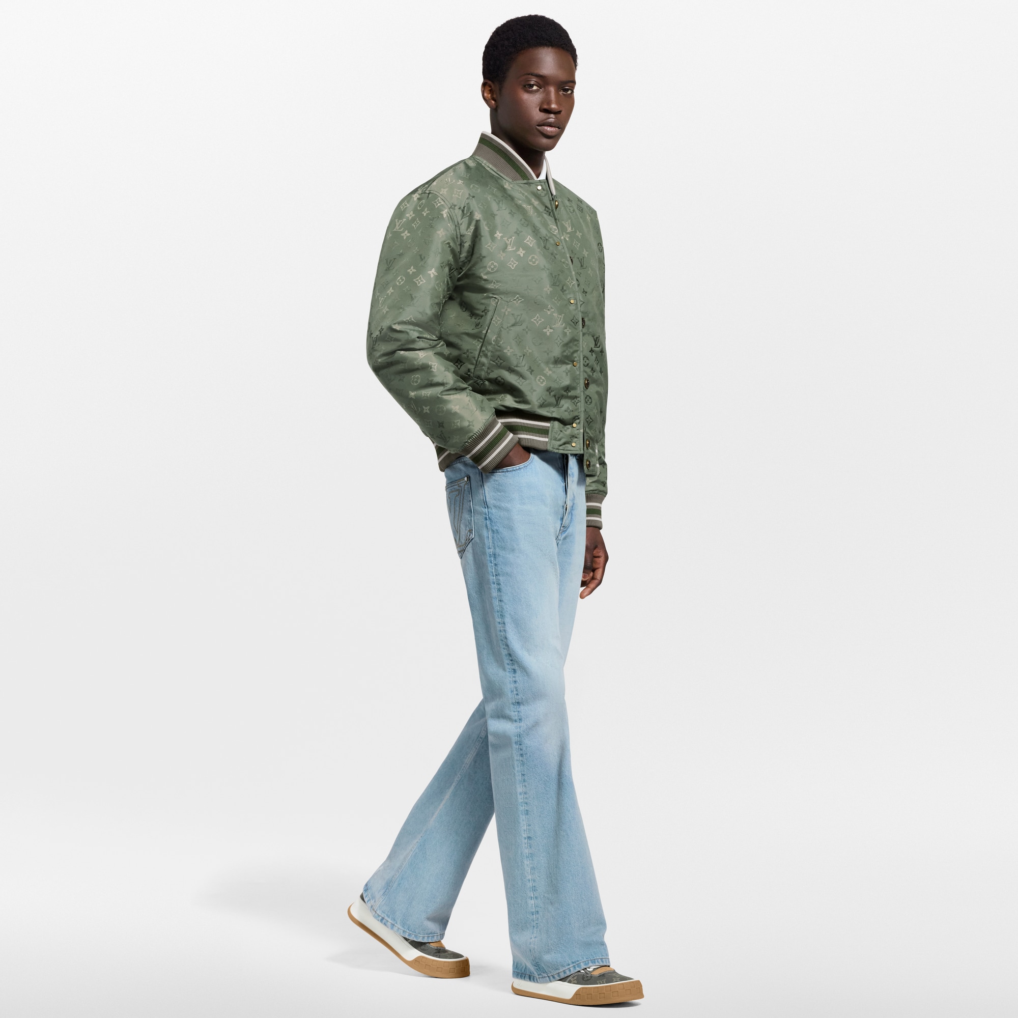  슈즈 스니커즈 LV 틸티드 스니커즈 | 루이비통 공식 온라인 스토어® (크게 보기)