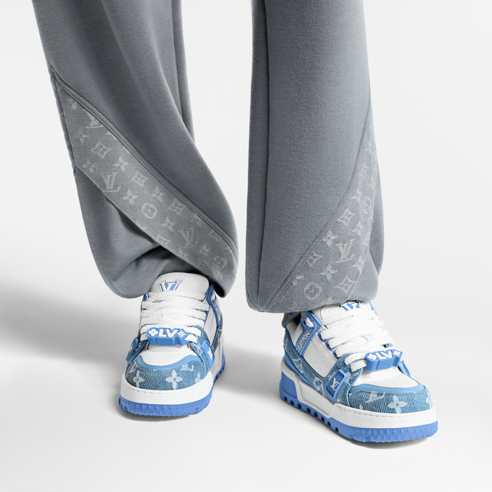  슈즈 스니커즈 LV 트레이너 맥시 스니커즈 | 루이비통 공식 온라인 스토어® (크게 보기)