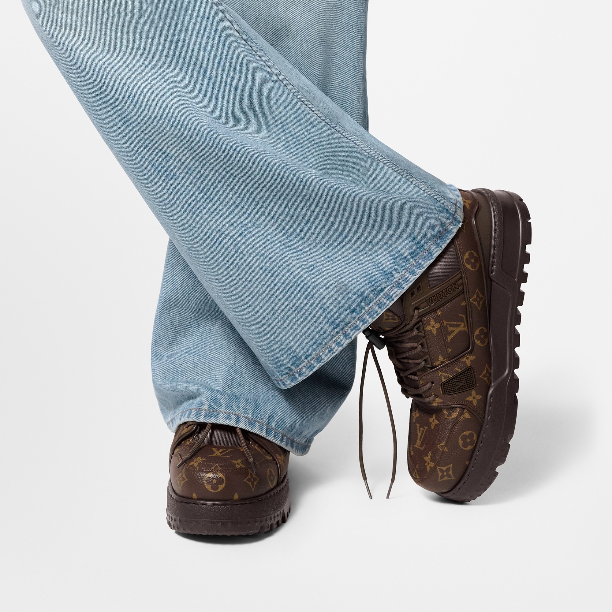  슈즈 스니커즈 LV 트레이너 맥시 스니커즈 | 루이비통 공식 온라인 스토어® (크게 보기)