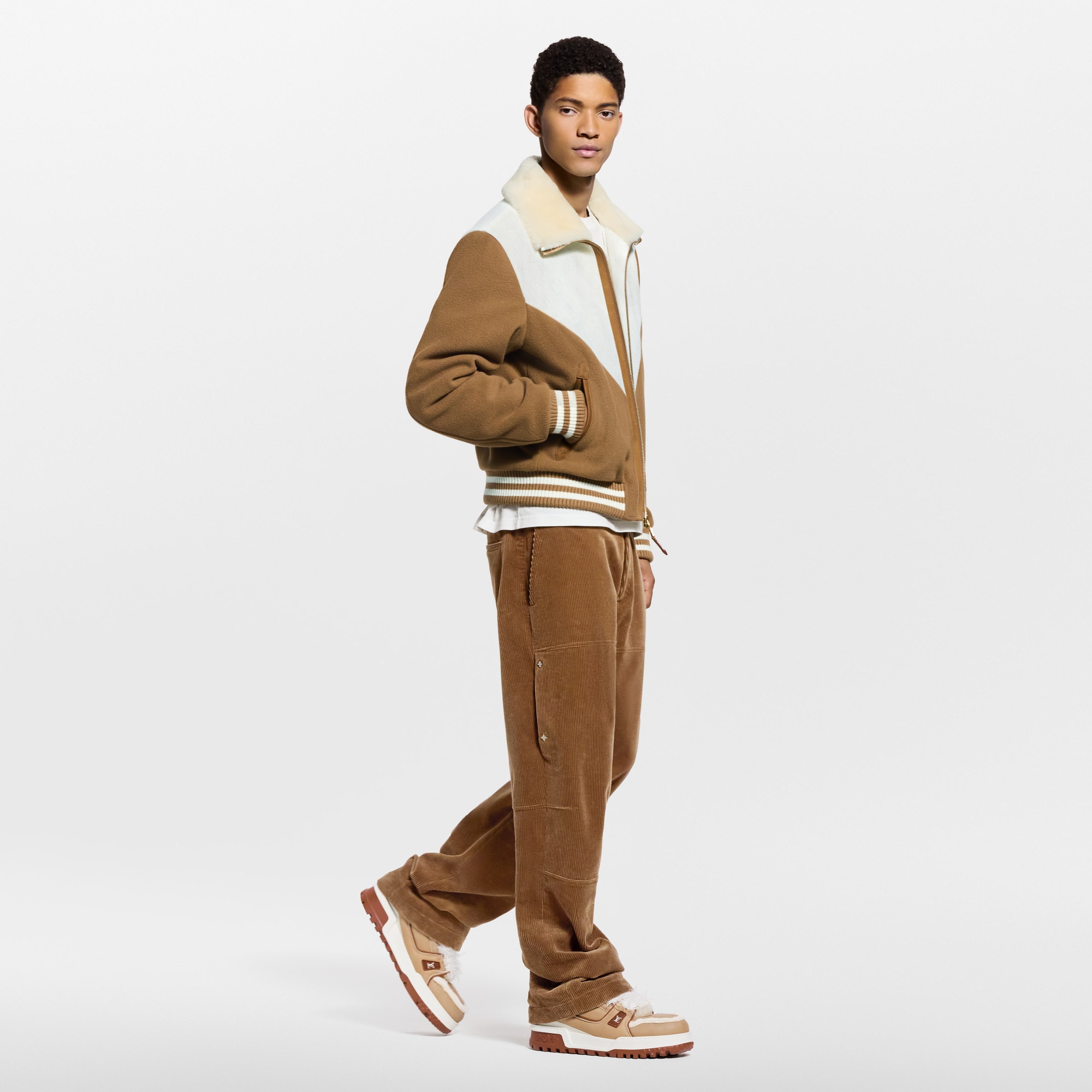  슈즈 스니커즈 LV 트레이너 맥시 스니커즈 | 루이비통 공식 온라인 스토어® (크게 보기)