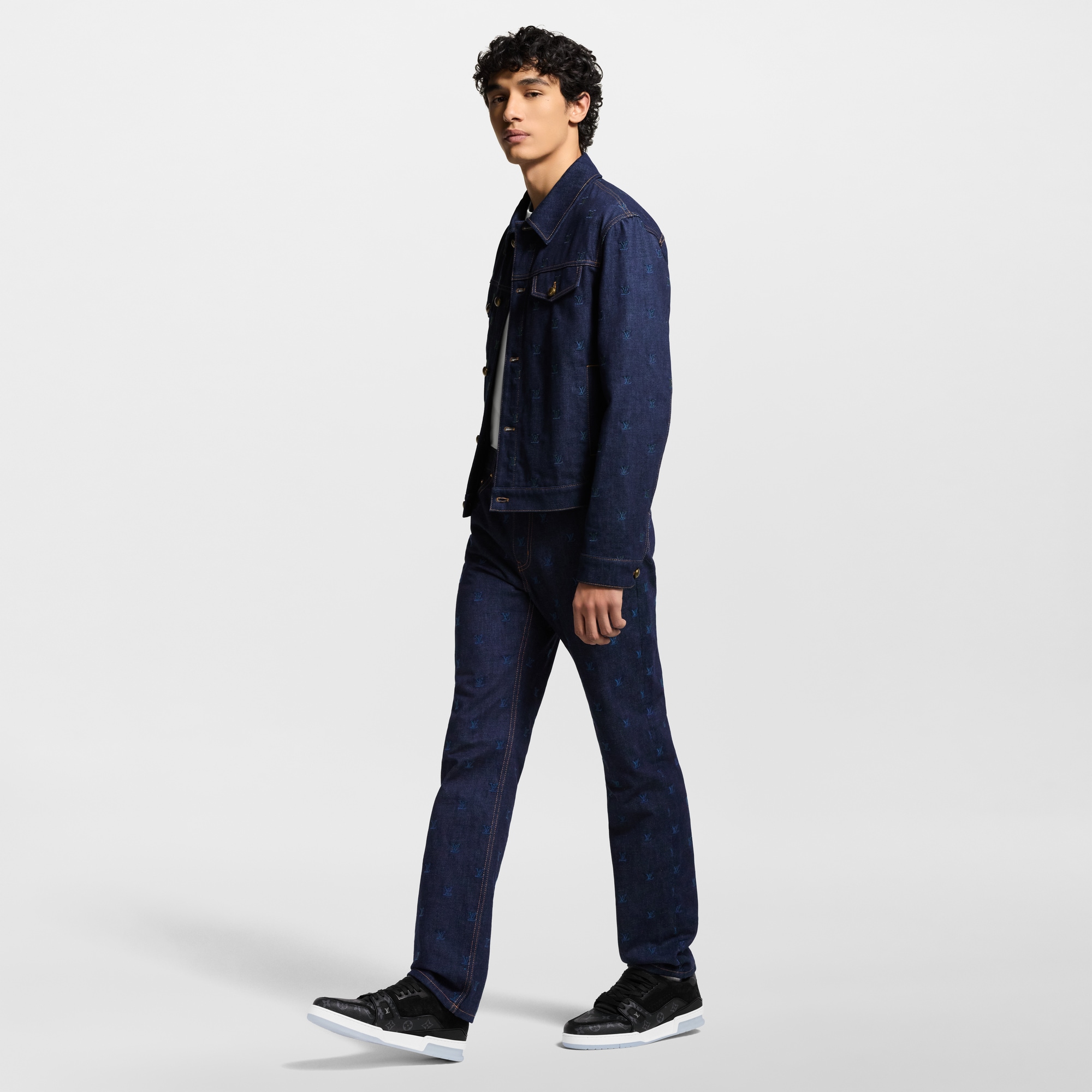  슈즈 스니커즈 LV 트레이너 스니커즈 | 루이비통 공식 온라인 스토어® (크게 보기)