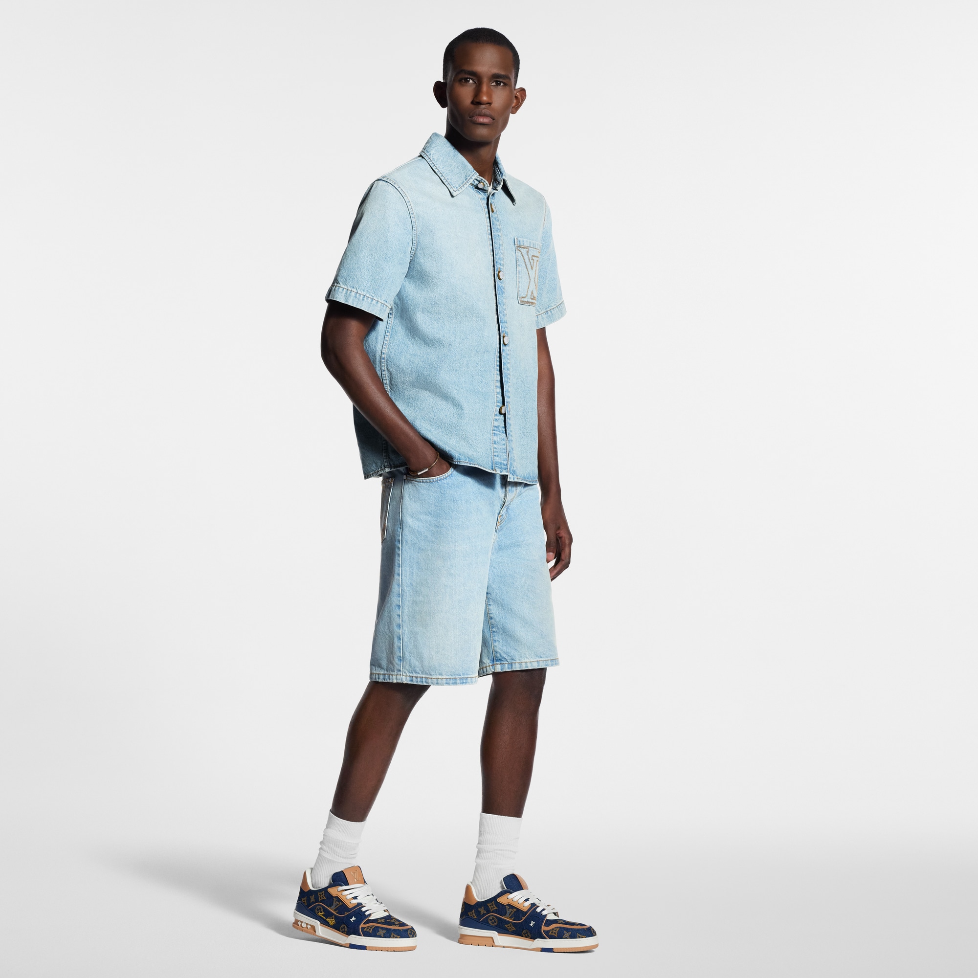  슈즈 스니커즈 LV 트레이너 스니커즈 | 루이비통 공식 온라인 스토어® (크게 보기)