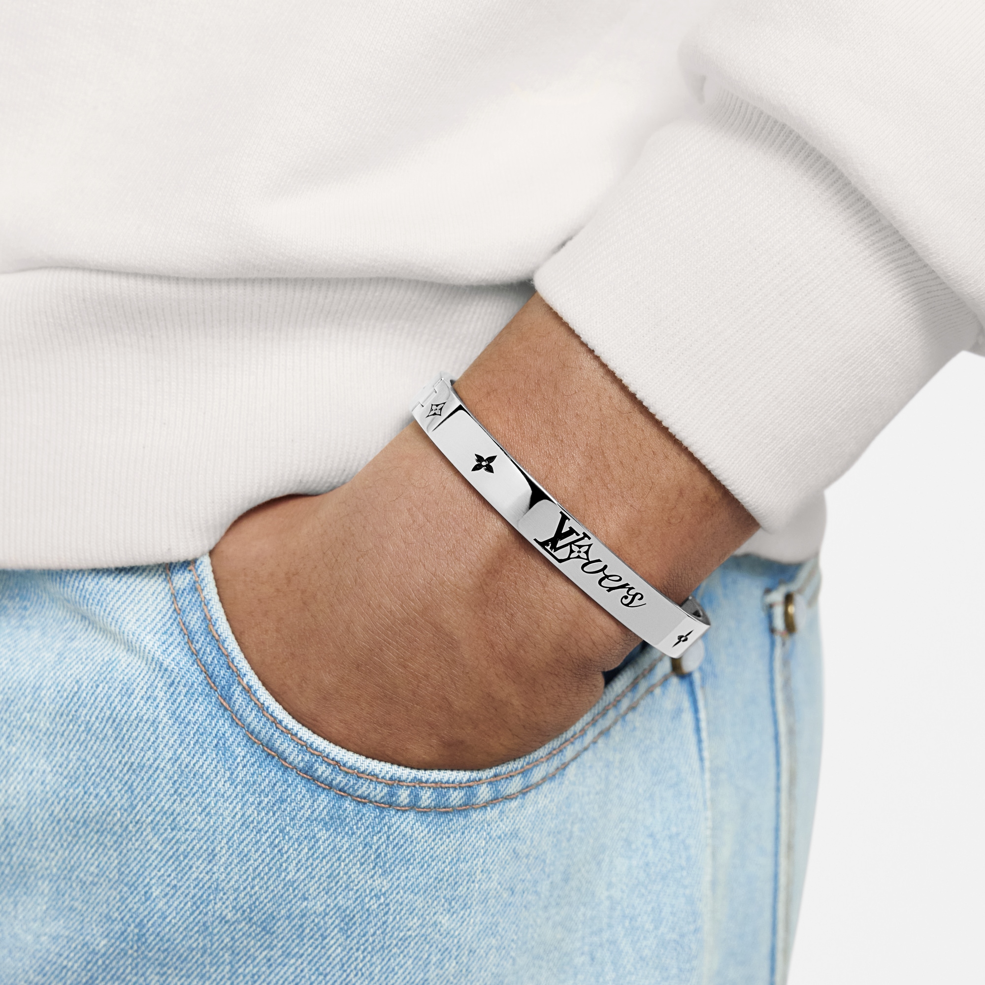 S00 패션 주얼리 팔찌 LV 버스 (LV Vers) 뱅글 | 루이비통 공식 온라인 스토어® (크게 보기)