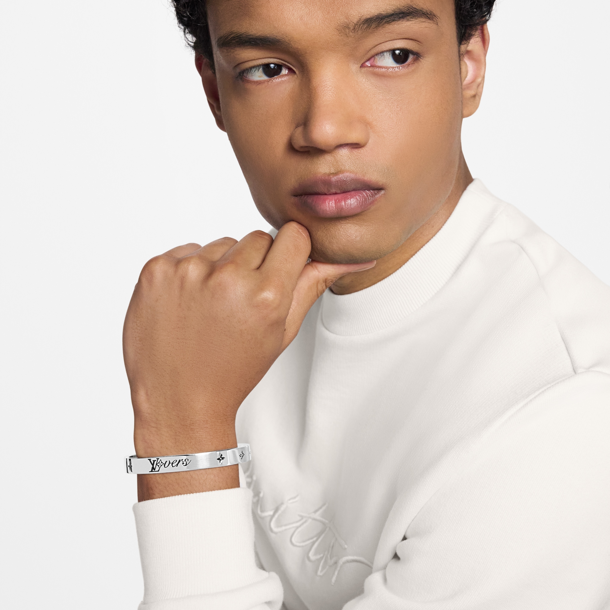 S00 패션 주얼리 팔찌 LV 버스 (LV Vers) 뱅글 | 루이비통 공식 온라인 스토어® (크게 보기)