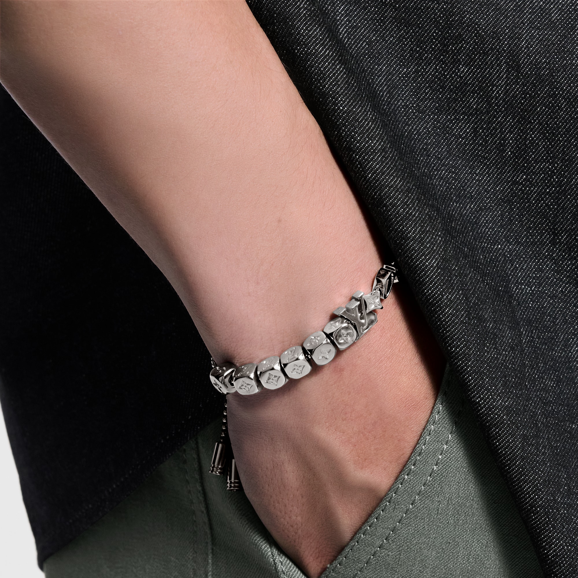 S00 패션 주얼리 팔찌 LV 버스 다이스 (LV Vers Dice) 팔찌 | 루이비통 공식 온라인 스토어® (크게 보기)