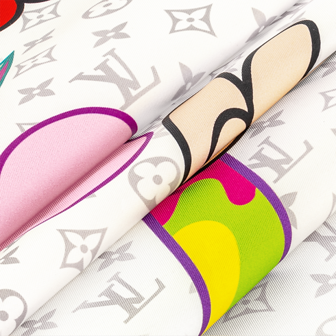 S00 액세서리 실크 스퀘어 & 방도 LV x TM 모노그램 슈퍼플랫 스퀘어 90 | 루이비통 공식 온라인 스토어® (크게 보기)