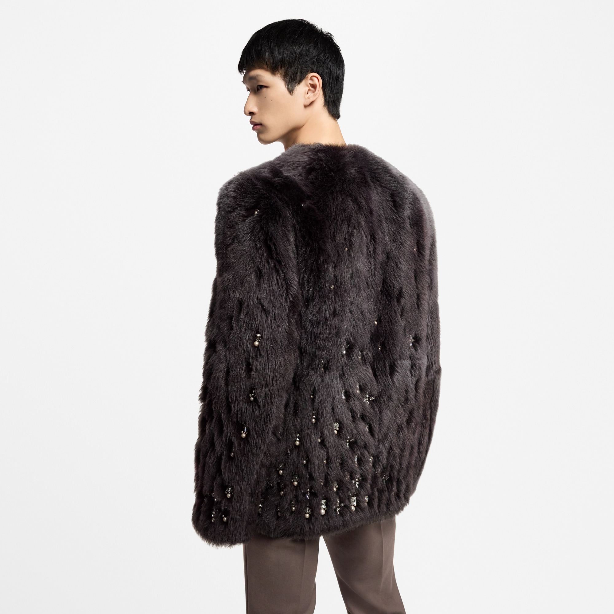  의류 블레이저 & 재킷 메이드 투 오더 엠벨리시드 시어링 칼라리스 재킷 | 루이비통 공식 온라인 스토어® (크게 보기)