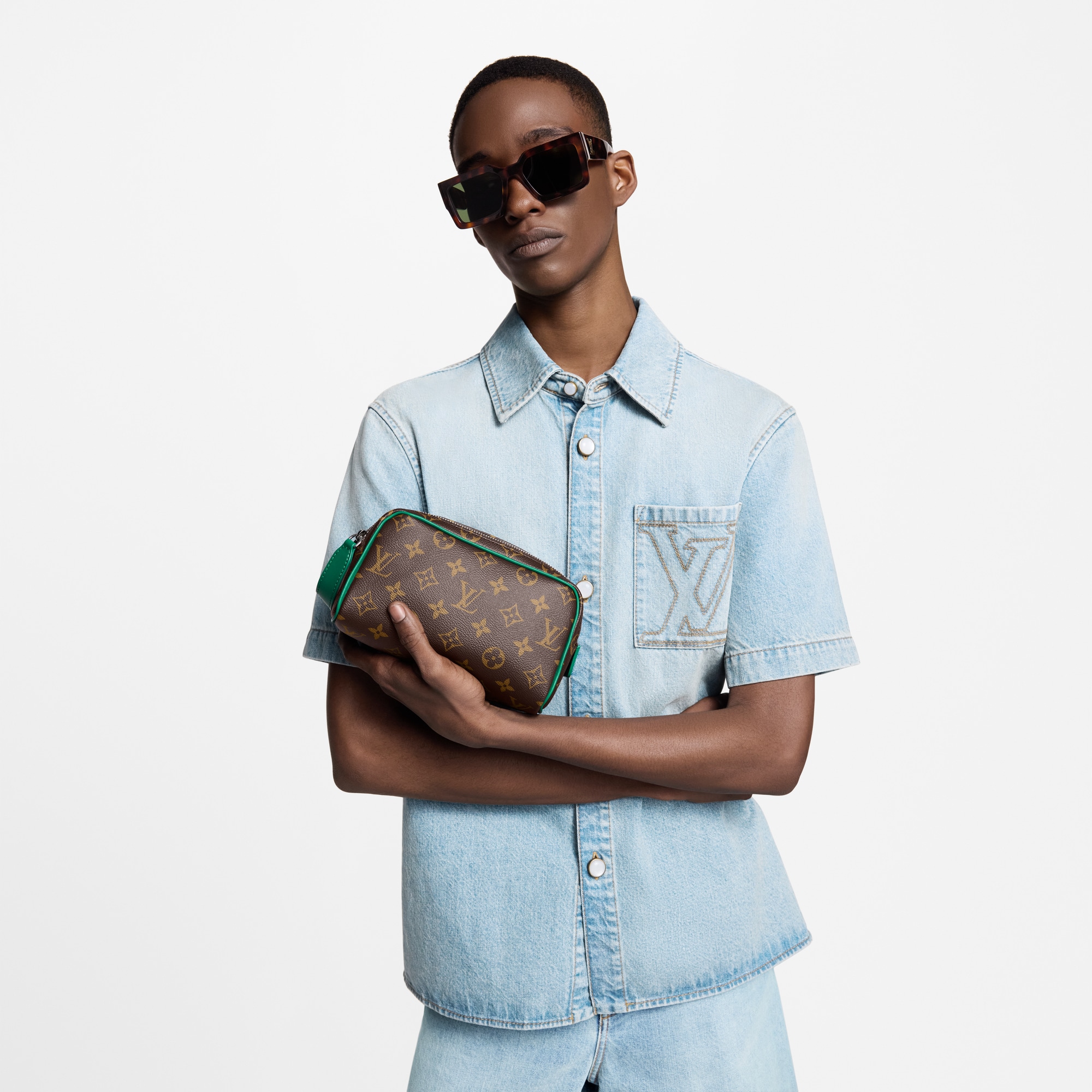 모노그램 마카사 트래블 트래블 액세서리 미니 돕 키트 | 루이비통 공식 온라인 스토어® (크게 보기)