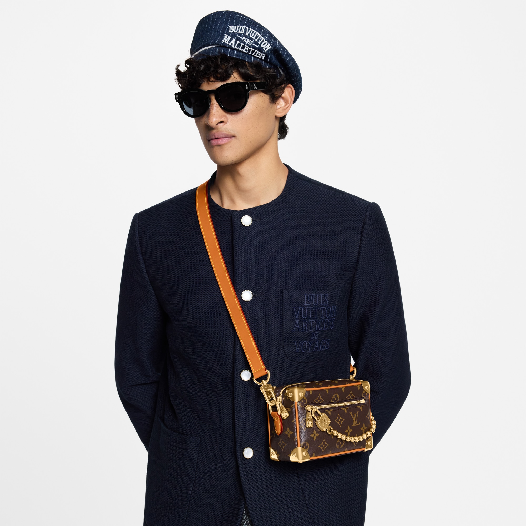 G69 남성 가방 LV 아이콘 미니 소프트 트렁크 | 루이비통 공식 온라인 스토어® (크게 보기)