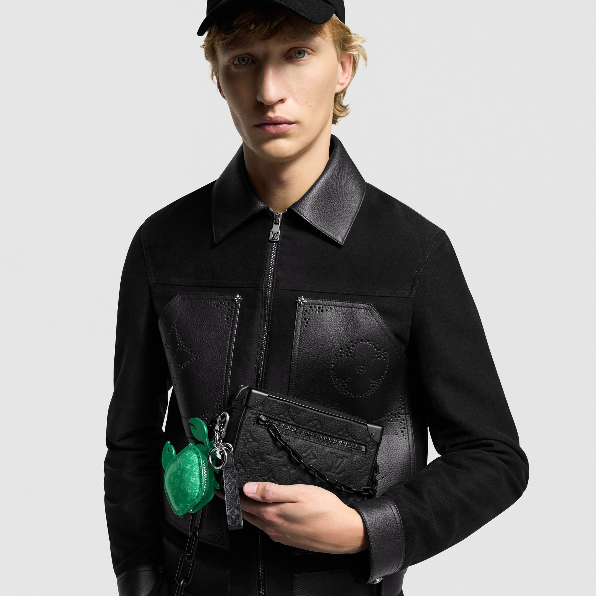 모노그램 토뤼옹 홀리데이 캠페인 홀리데이 남성 미니 소프트 트렁크 | 루이비통 공식 온라인 스토어® (크게 보기)