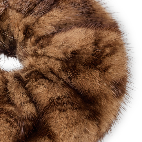 S00 액세서리 헤어 액세서리 밍크 모노그램 스크런치 | 루이비통 공식 온라인 스토어® (크게 보기)