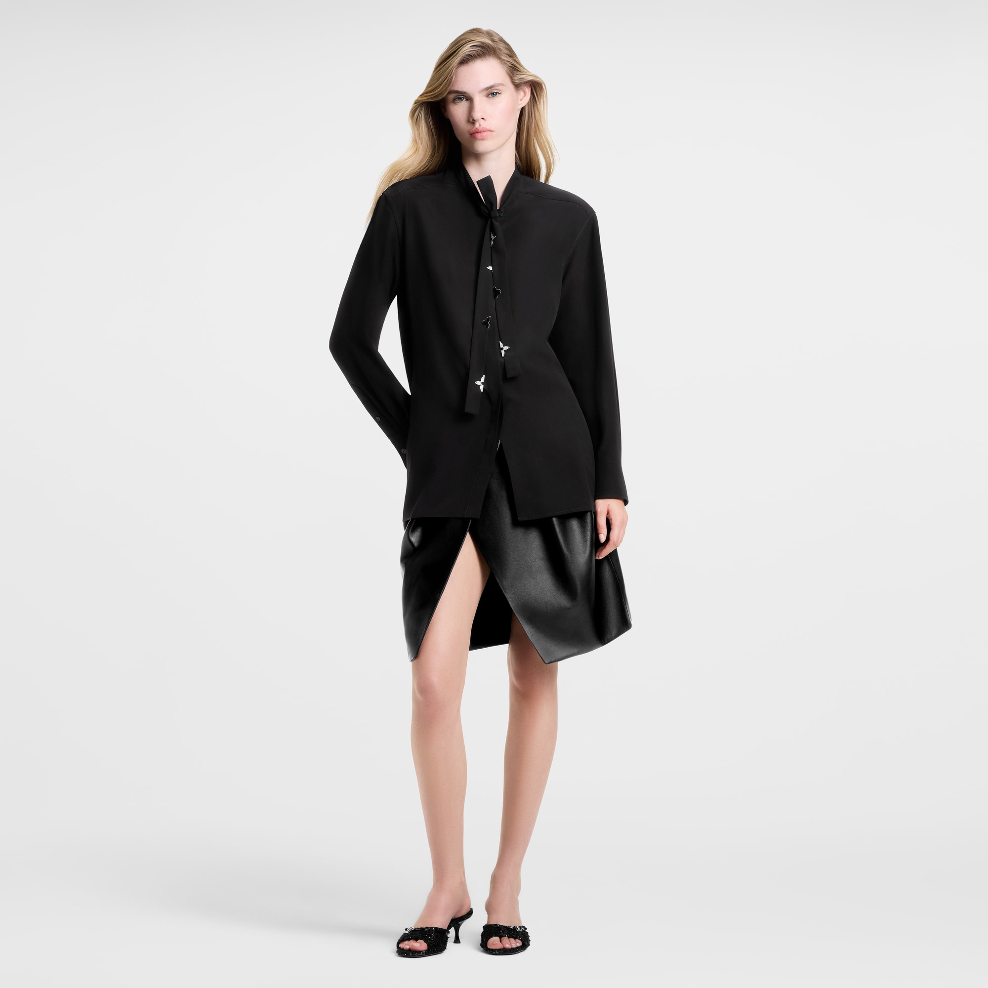  의류 티셔츠 & 블라우스 모노그램 액센트 라발리에르 블라우스 | 루이비통 공식 온라인 스토어® (크게 보기)