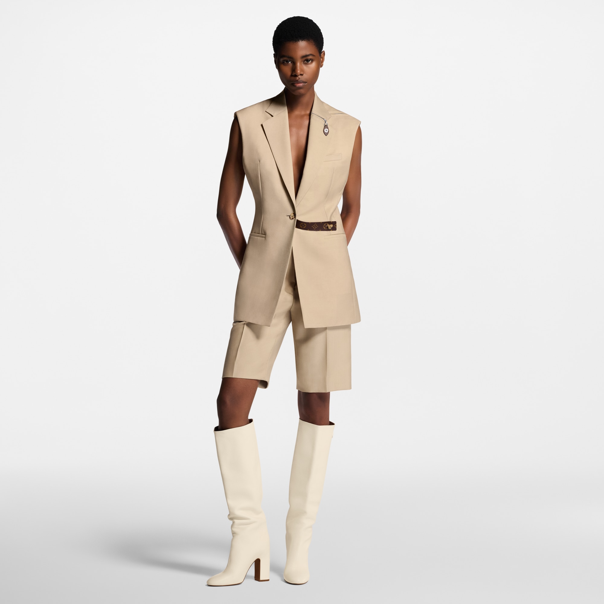  의류 코트 & 재킷 모노그램 액센트 슬리브리스 블레이저 | 루이비통 공식 온라인 스토어® (크게 보기)