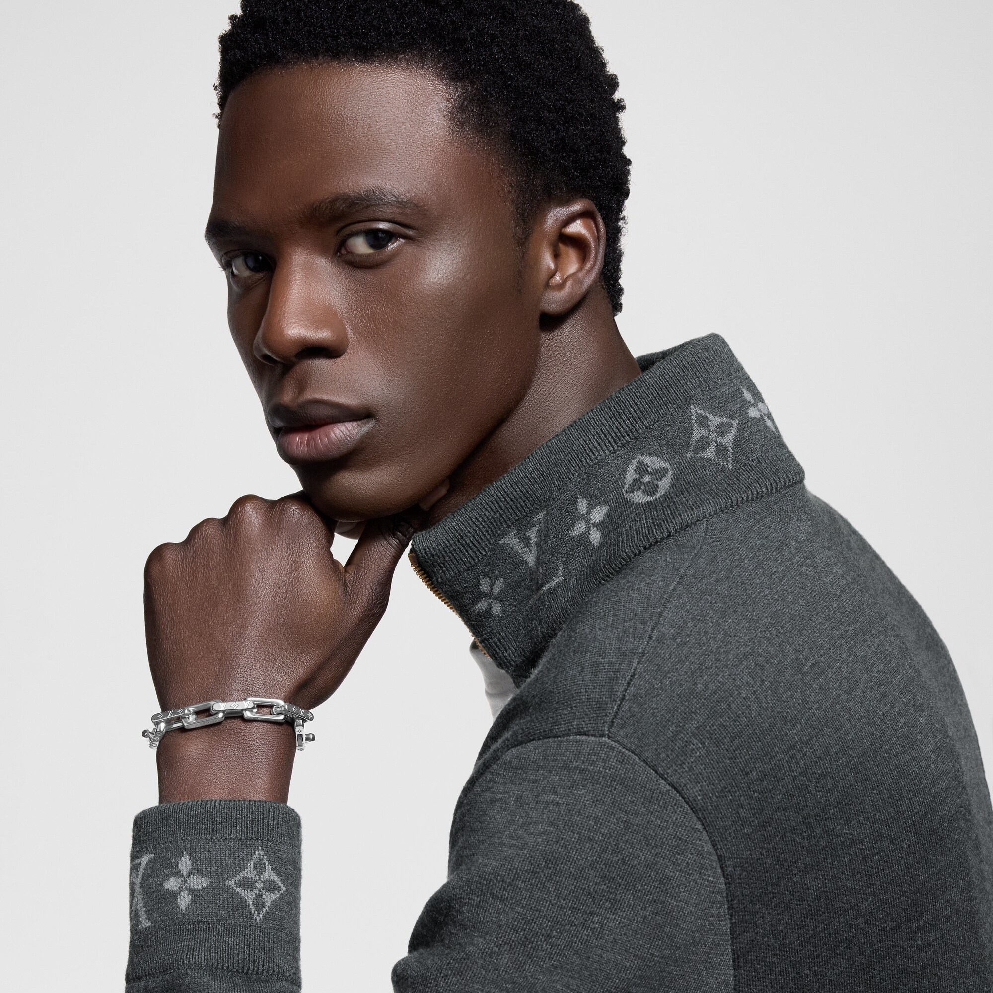 S00 패션 주얼리 패션 주얼리 전체 보기 모노그램 체인 팔찌 | 루이비통 공식 온라인 스토어® (크게 보기)