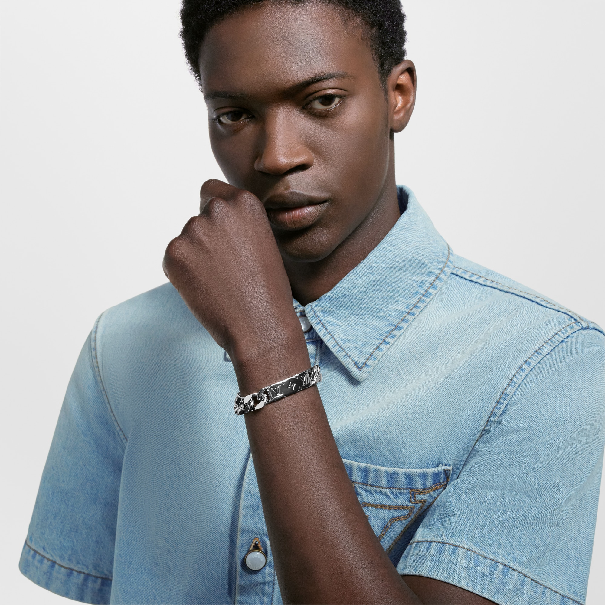 S00 패션 주얼리 패션 주얼리 전체 보기 모노그램 체인 팔찌 | 루이비통 공식 온라인 스토어® (크게 보기)