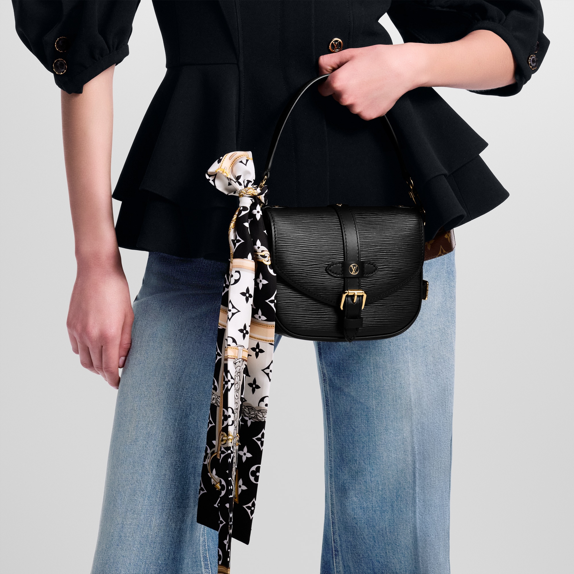 S00 액세서리 실크 스퀘어 & 방도 모노그램 컨피덴셜 방도 | 루이비통 공식 온라인 스토어® (크게 보기)