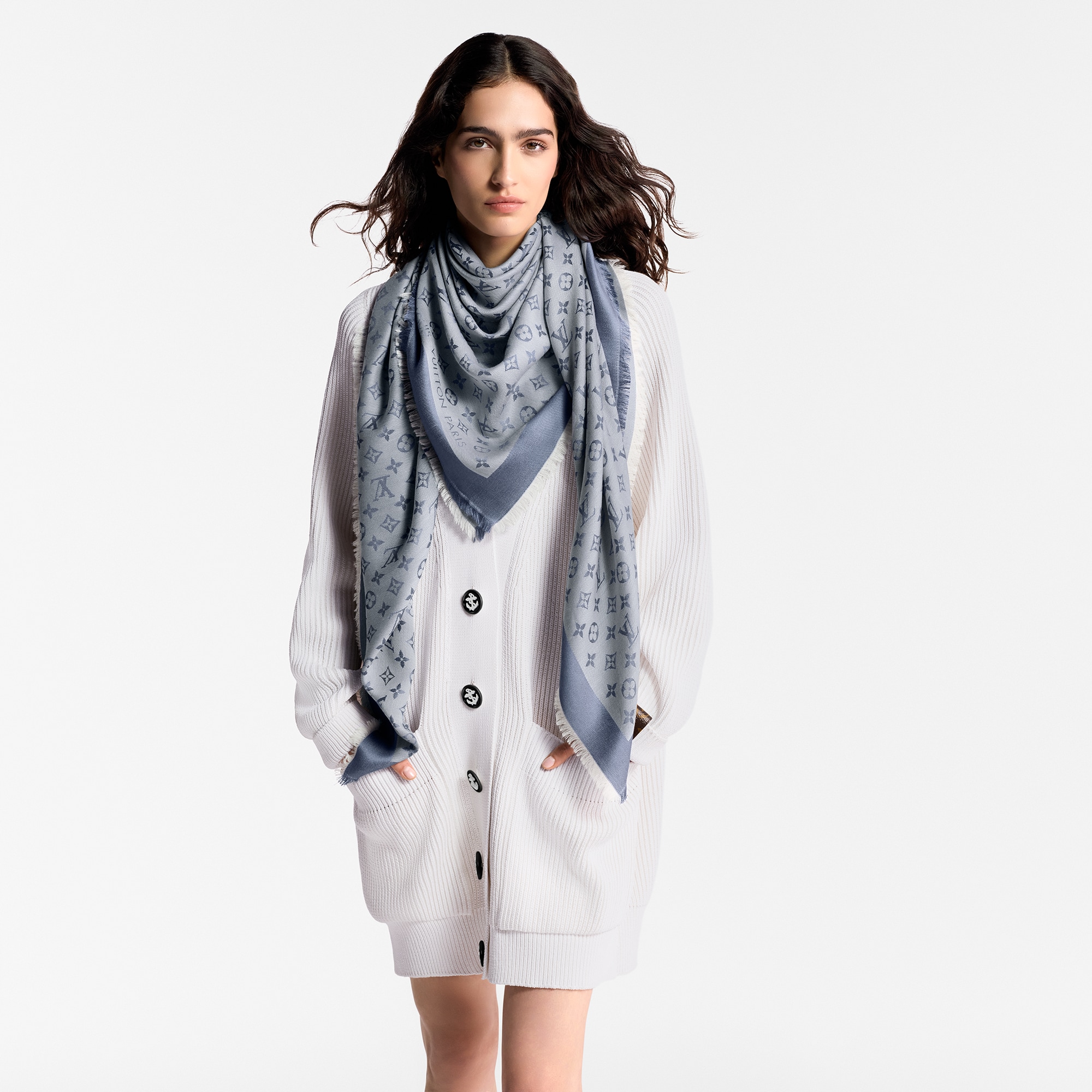 S00 액세서리 숄 & 스툴 모노그램 데님 숄 | 루이비통 공식 온라인 스토어® (크게 보기)