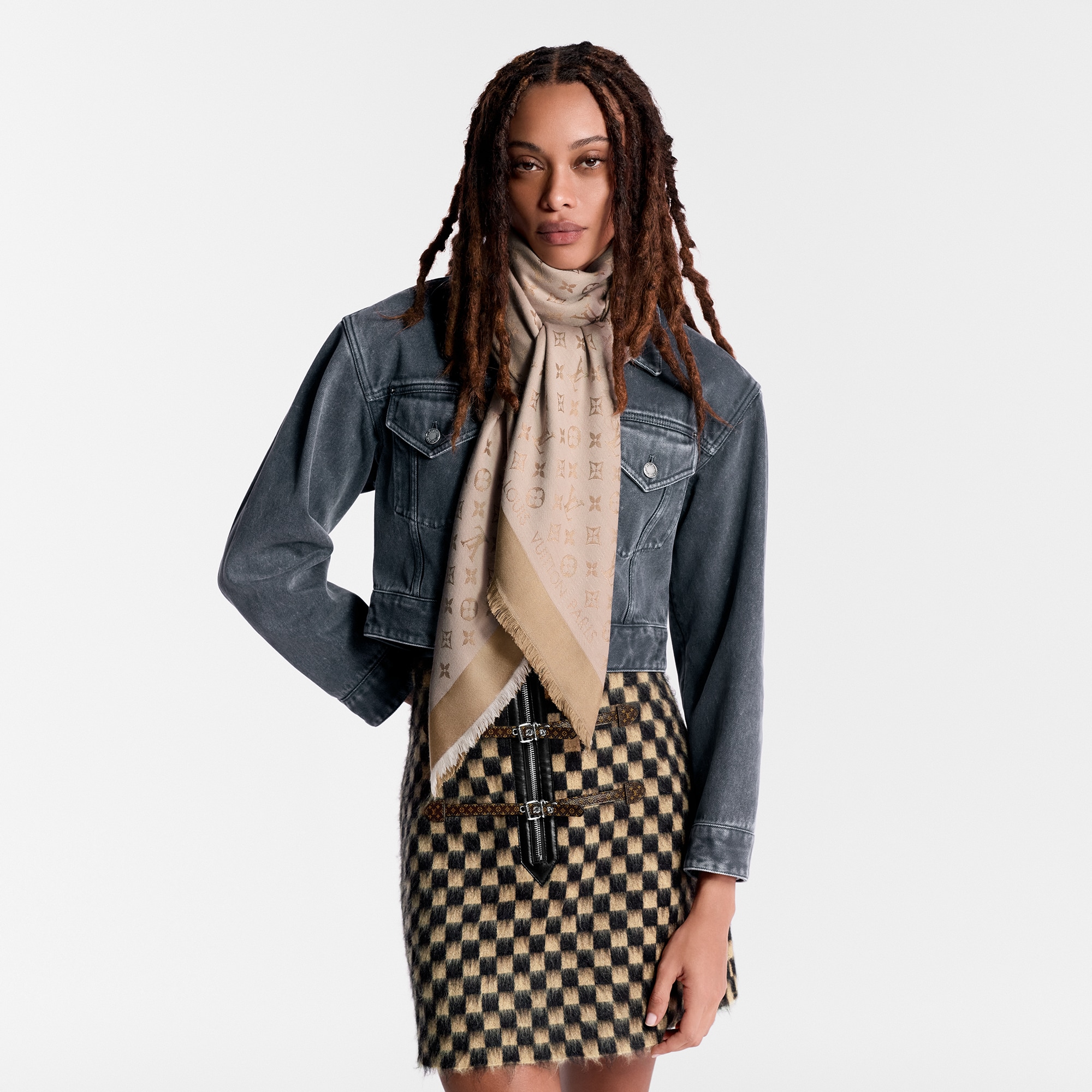 S00 액세서리 숄 & 스툴 모노그램 데님 숄 | 루이비통 공식 온라인 스토어® (크게 보기)