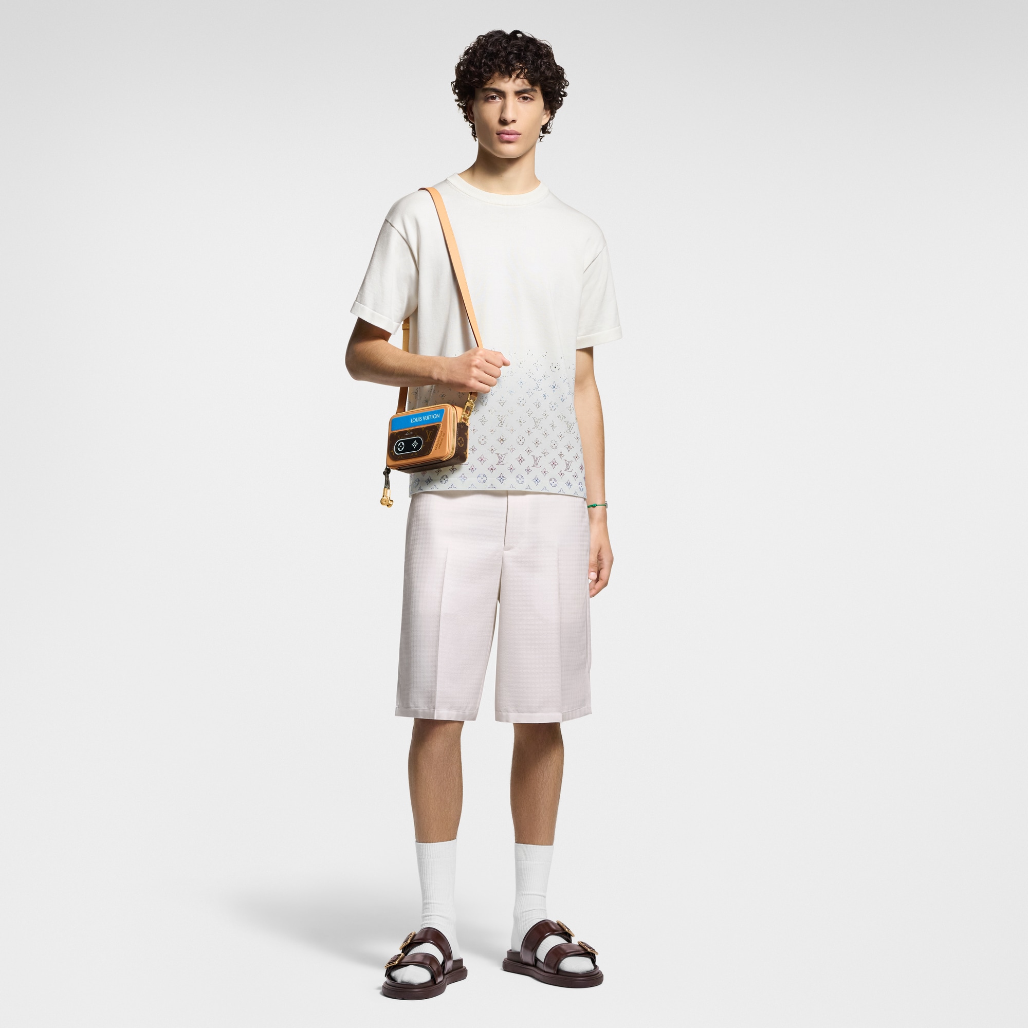  의류 니트 & 스웨트 셔츠 모노그램 그라디언트 엠벨리시드 쇼트 슬리브드 크루넥 | 루이비통 공식 온라인 스토어® (크게 보기)