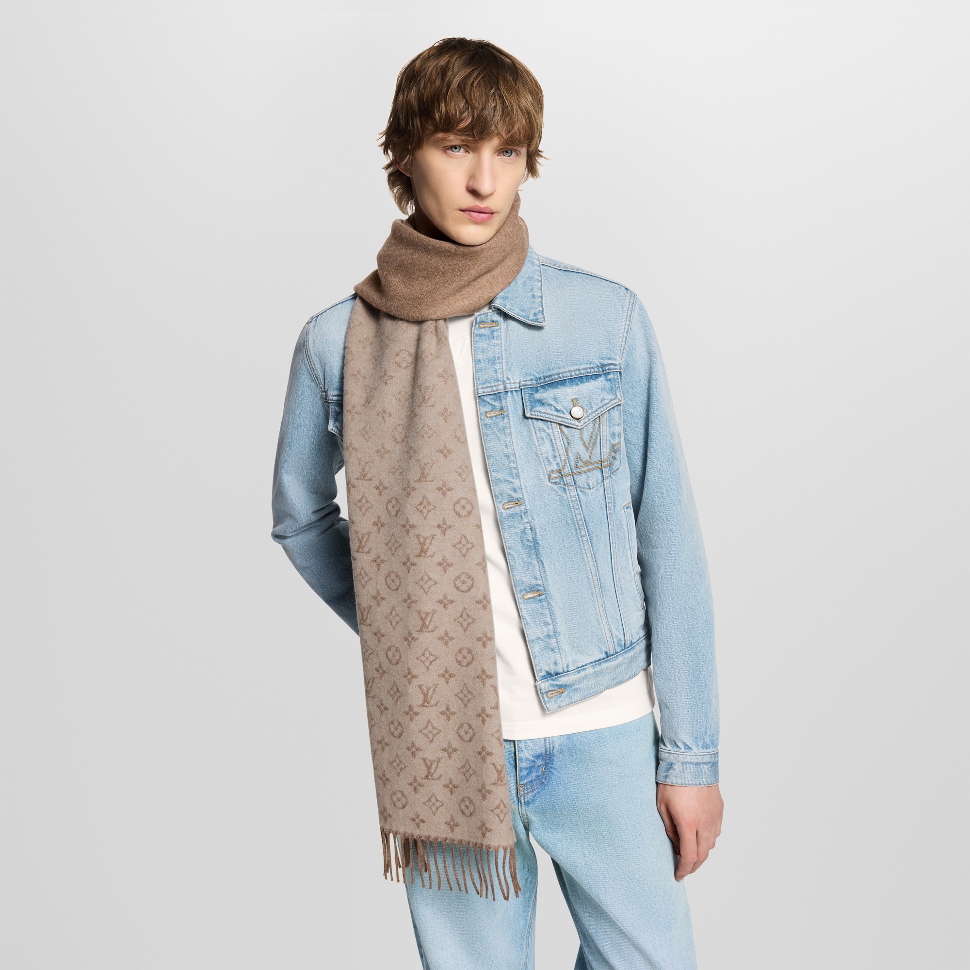 S00 액세서리 스카프 모노그램 그라디언트 (Monogram Gradient) 스카프 | 루이비통 공식 온라인 스토어® (크게 보기)