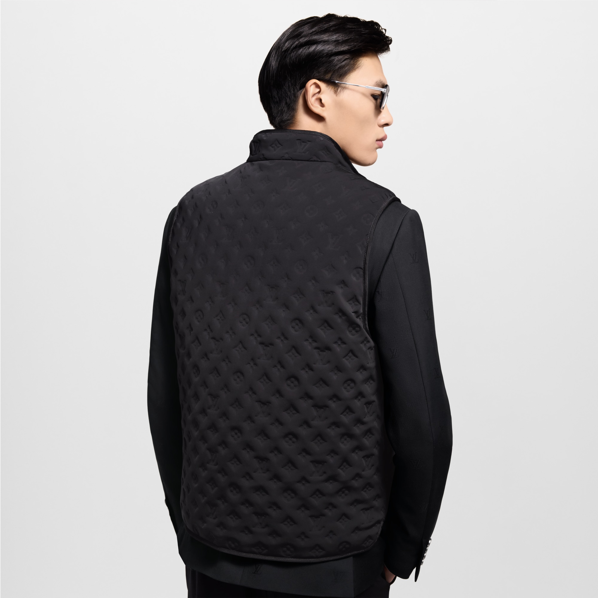  의류 의류 전체 보기 모노그램 리버서블 패디드 질레 | 루이비통 공식 온라인 스토어® (크게 보기)