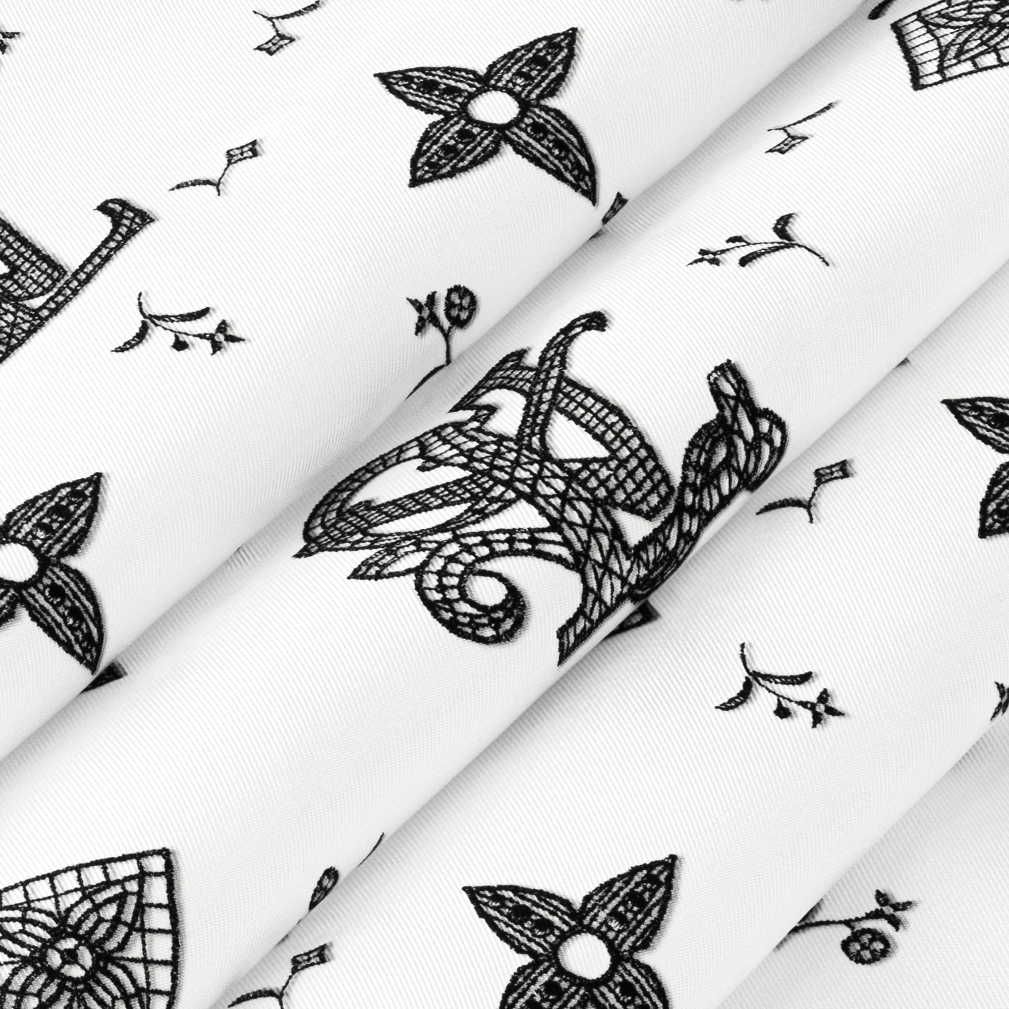 S00 액세서리 실크 스퀘어 & 방도 모노그램 로맨스 스퀘어 70 | 루이비통 공식 온라인 스토어® (크게 보기)