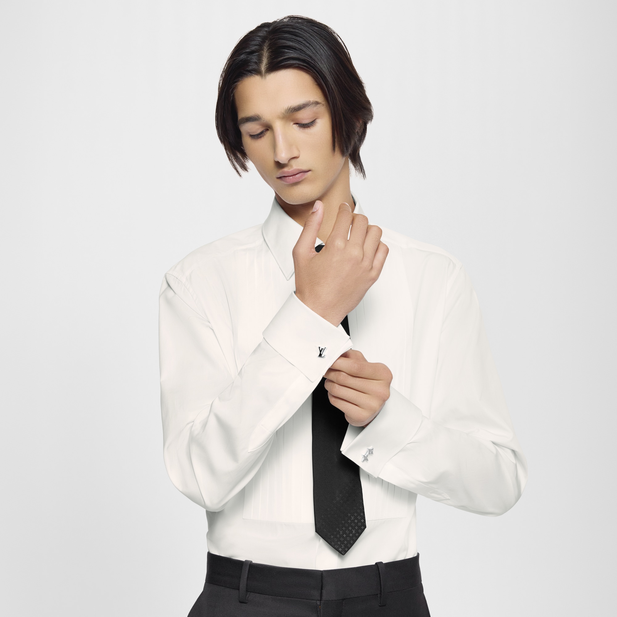 S00 패션 주얼리 패션 주얼리 전체 보기 모노그램 로우 (Monogram Row) 커프링크스 | 루이비통 공식 온라인 스토어® (크게 보기)