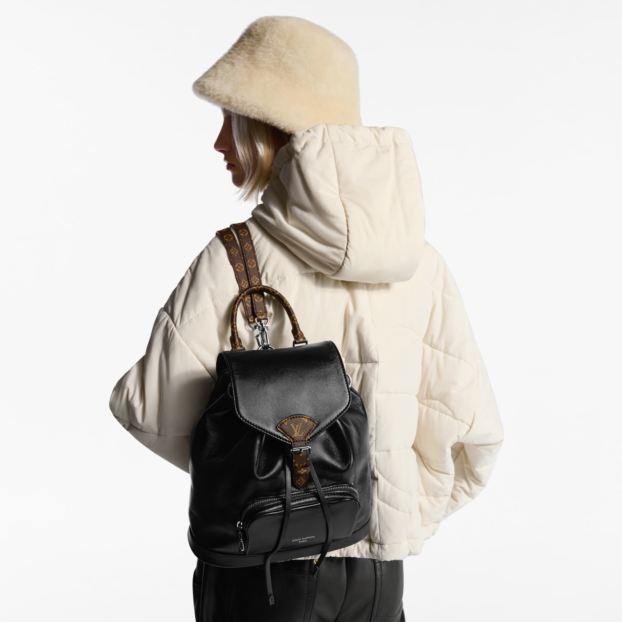 LV 바이브 핸드백 핸드백 전체 보기 몽수리 바이브 PM | 루이비통 공식 온라인 스토어® (크게 보기)