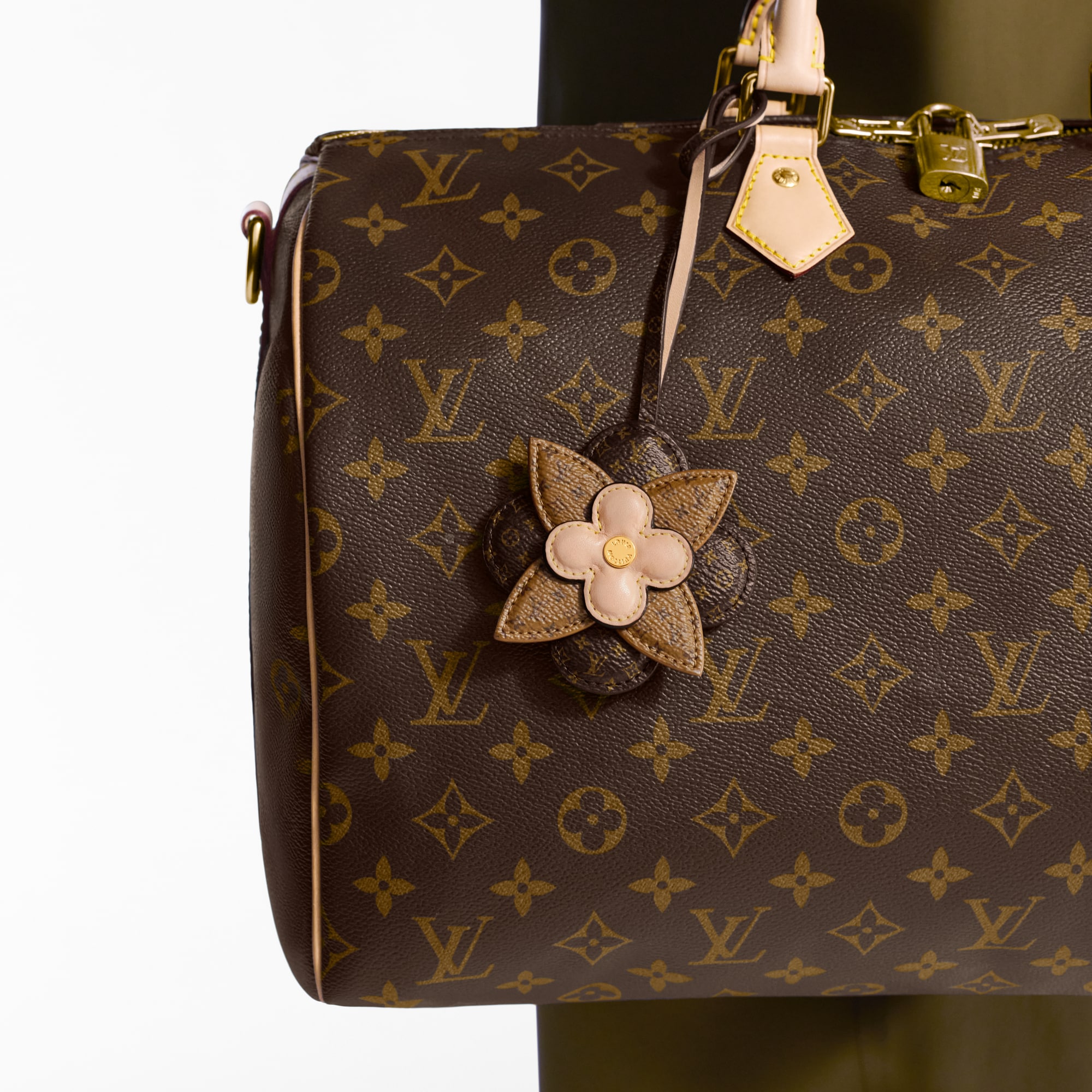 S00 액세서리 키 홀더 & 백참 마이 모노그램 레이어 백 참 | 루이비통 공식 온라인 스토어® (크게 보기)