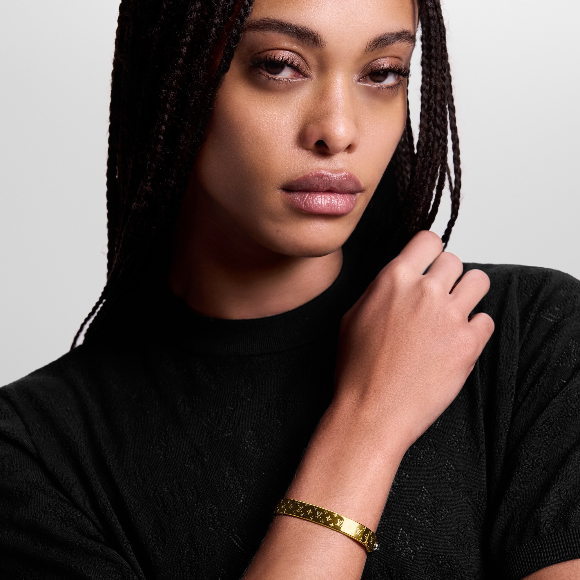 S00 패션 주얼리 패션 주얼리 전체보기 나노그램 커프형 팔찌 | 루이비통 공식 온라인 스토어® (크게 보기)