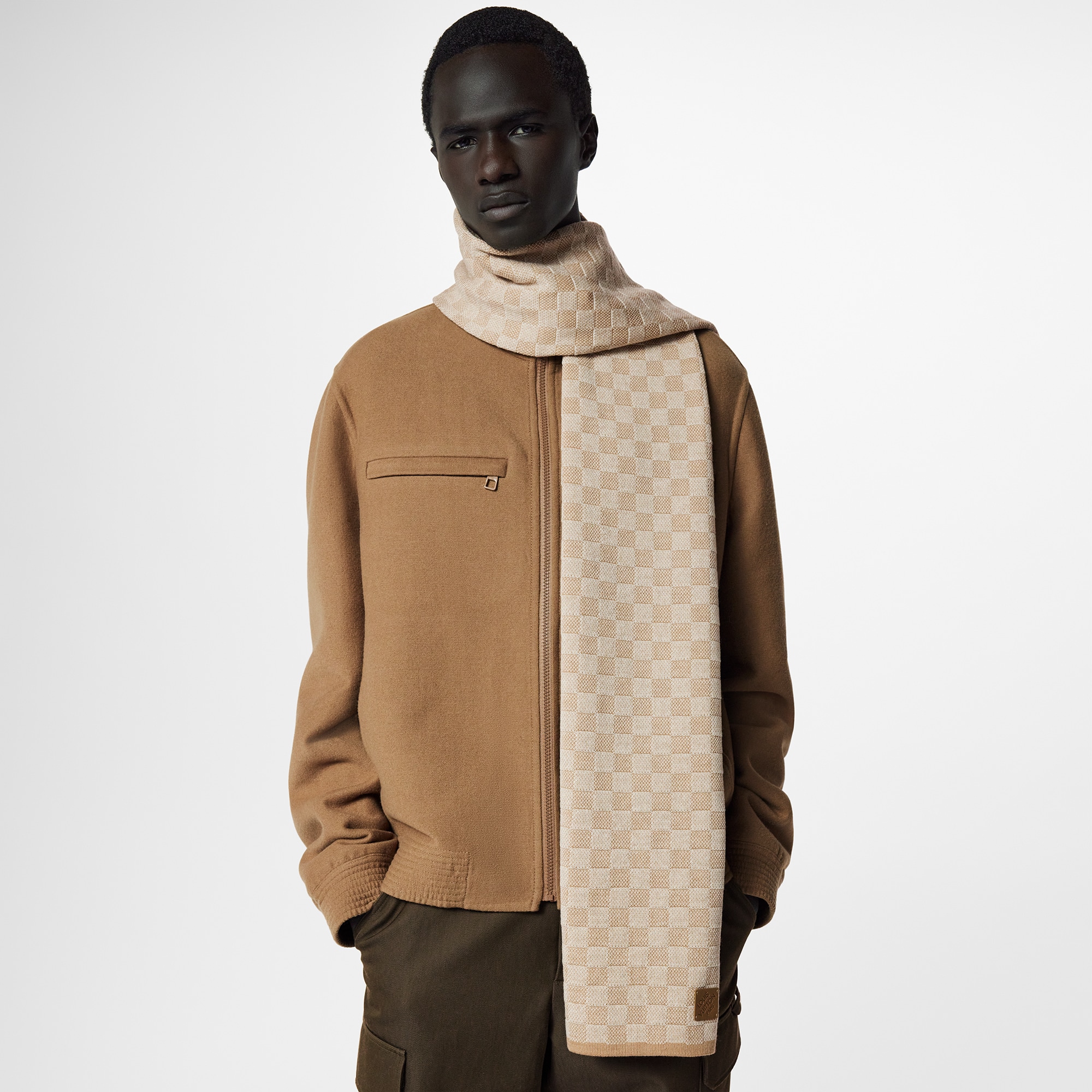 S00 액세서리 최신 액세서리 보기  네오 쁘띠 다미에(Néo Petit Damier) 스카프 | 루이비통 공식 온라인 스토어® (크게 보기)