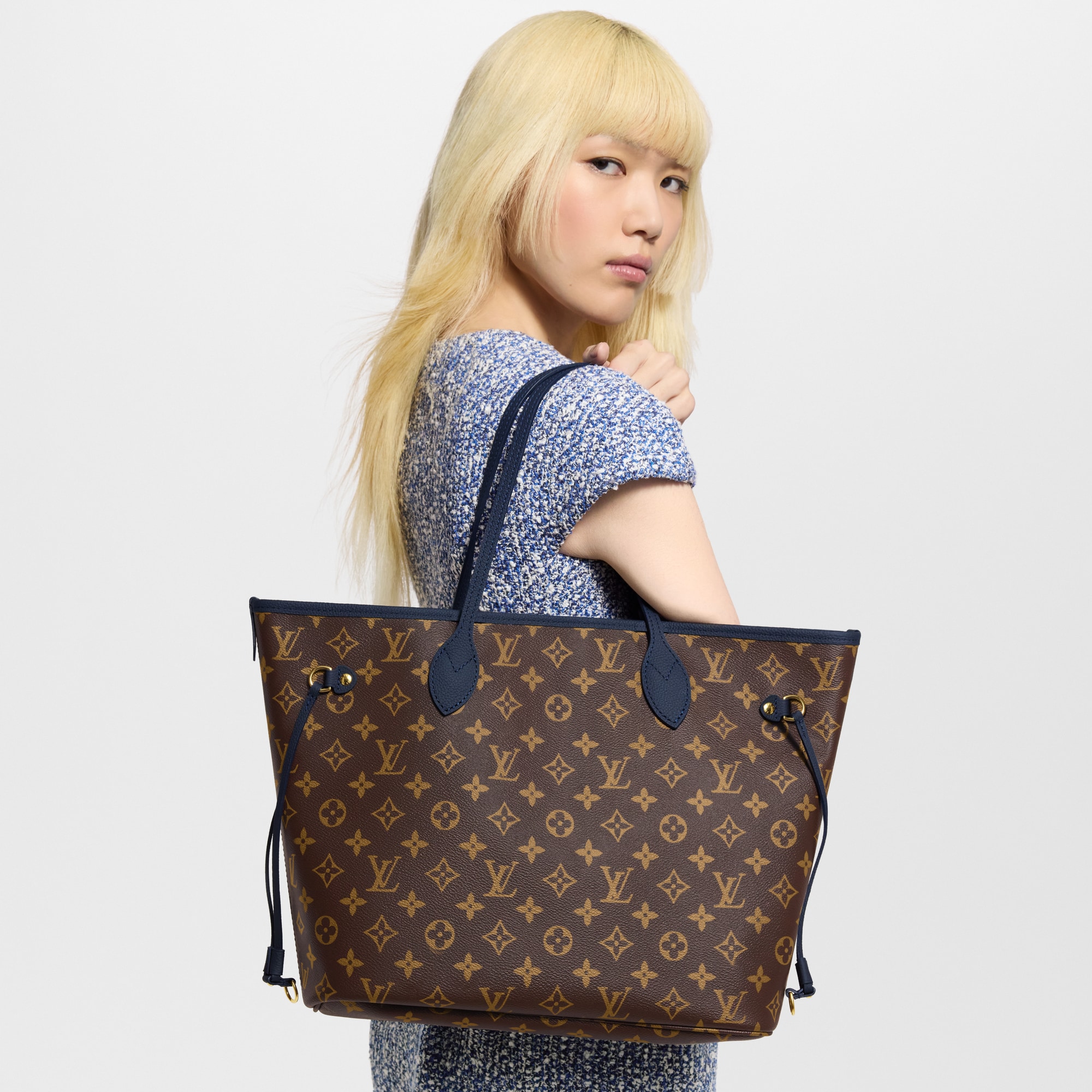  여성 가방 LV 아이콘 네버풀 인사이드 아웃 MM (Neverfull Inside Out MM) | 루이비통 공식 온라인 스토어® (크게 보기)
