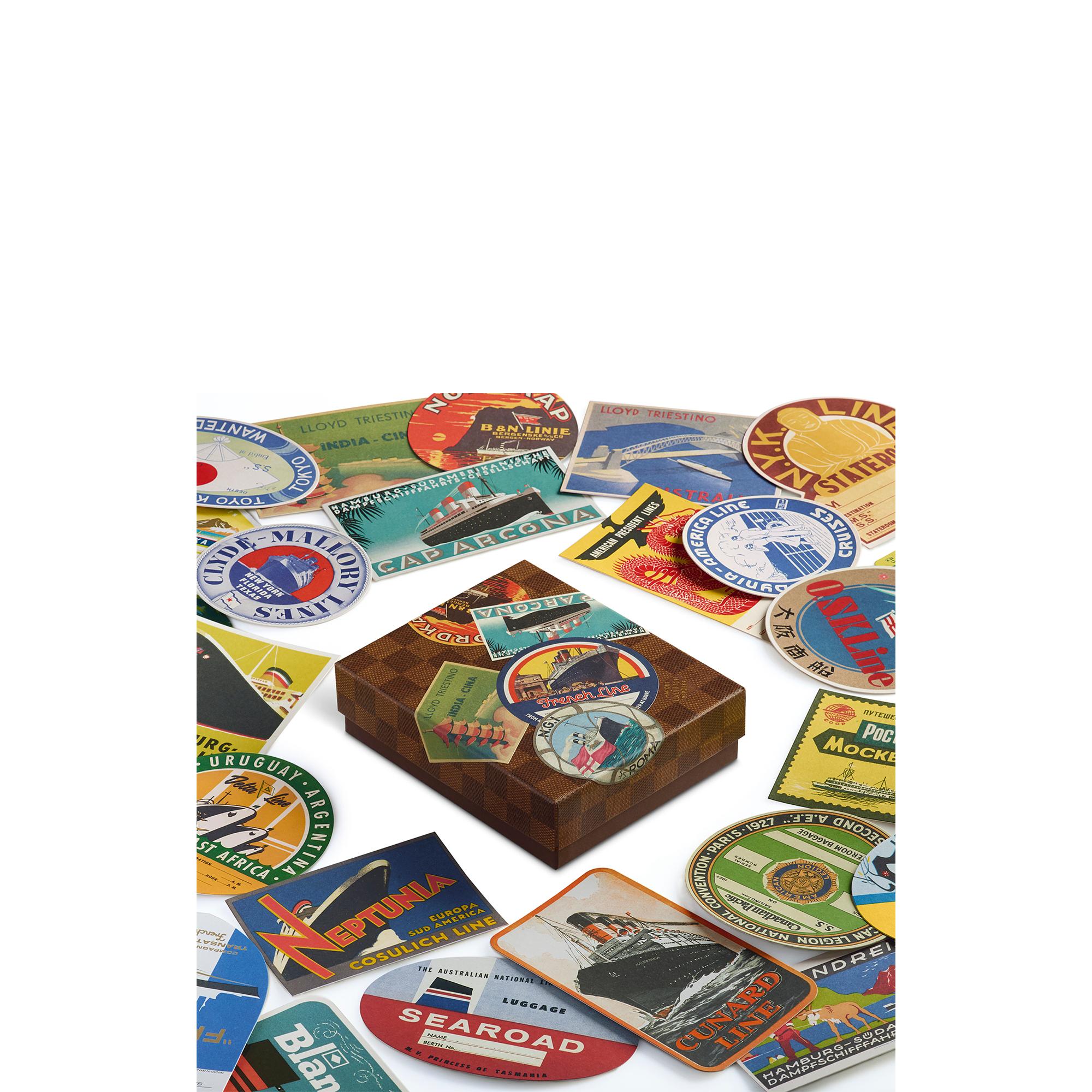  북 & 오피스 액세서리 하드 커버 북 오션 라이너 라벨 엽서 박스 | 루이비통 공식 온라인 스토어® (크게 보기)