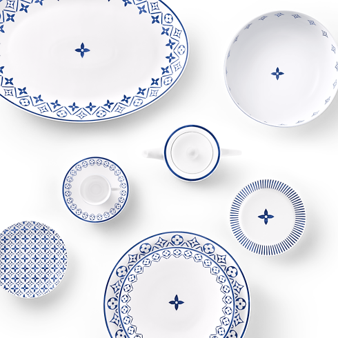 홈 & 아트 오브 다이닝 아트 오브 다이닝 오벌 플레이트 모노그램 플라워 타일 | 루이비통 공식 온라인 스토어® (크게 보기)