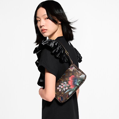 포쉐트 악세수아 (Pochette Accessoires) 크롭 착용 뷰