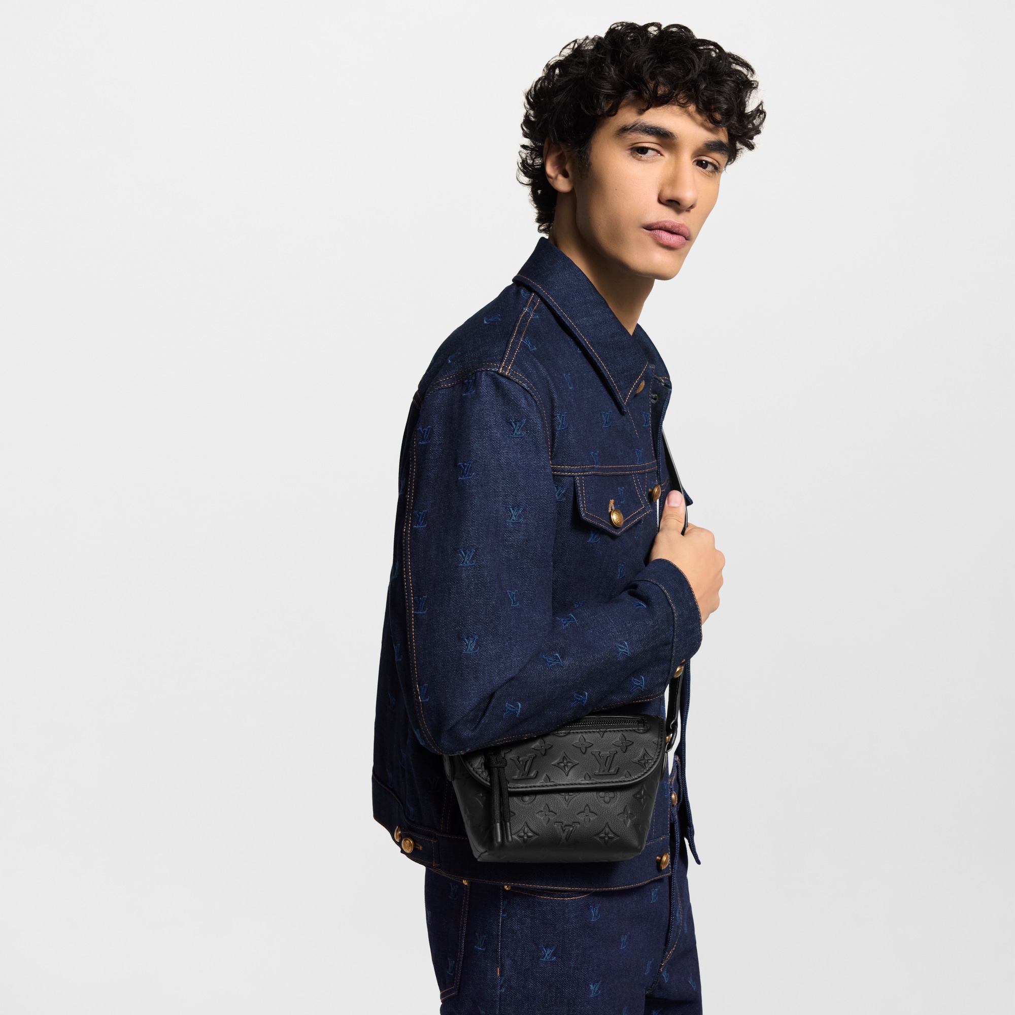 모노그램 섀도우 남성 지갑 & 파우치 미니백 펄스 웨어러블 월릿 | 루이비통 공식 온라인 스토어® (크게 보기)