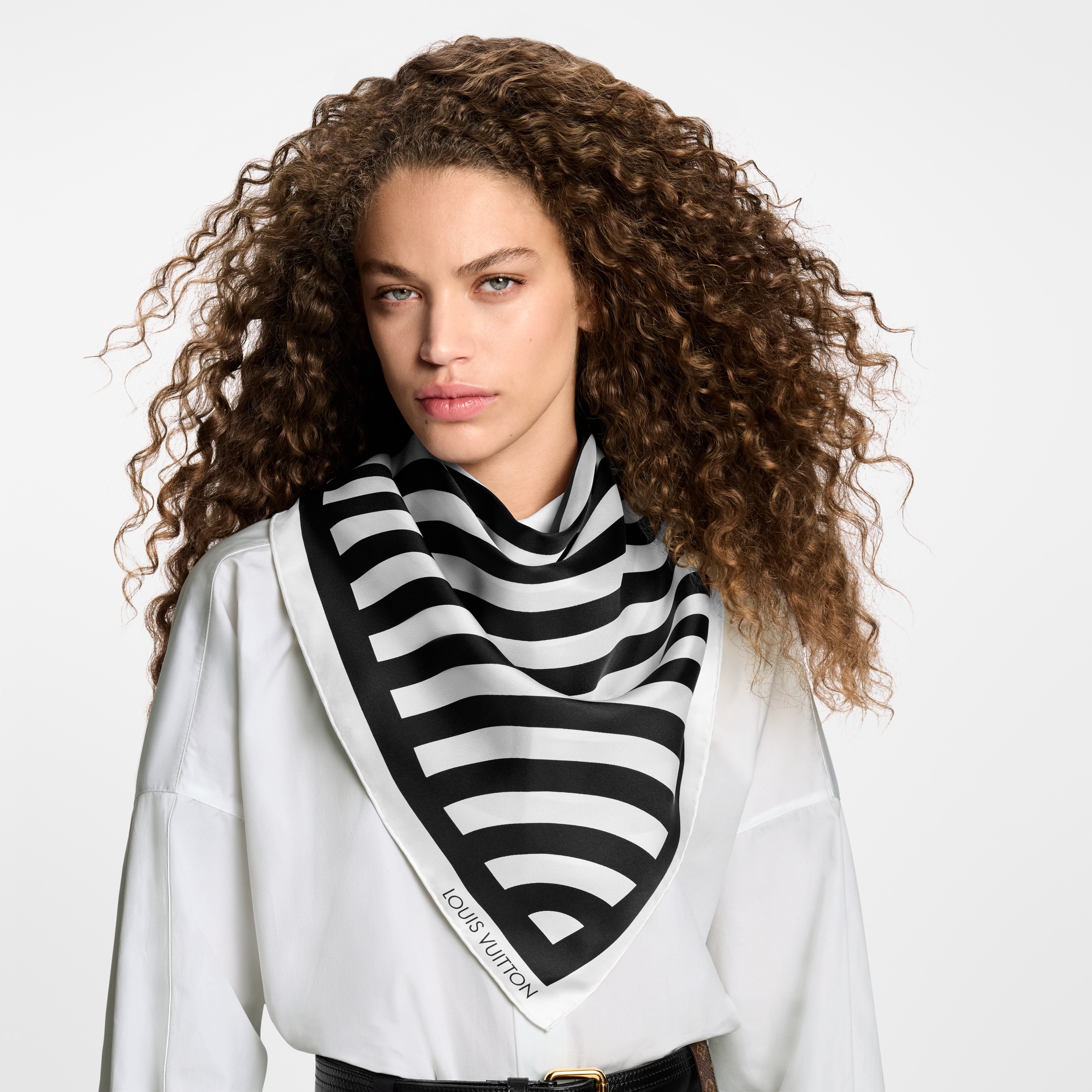 S00 액세서리 실크 스퀘어 & 방도 르삭 바이 솔 르윗 스퀘어 90 | 루이비통 공식 온라인 스토어® (크게 보기)