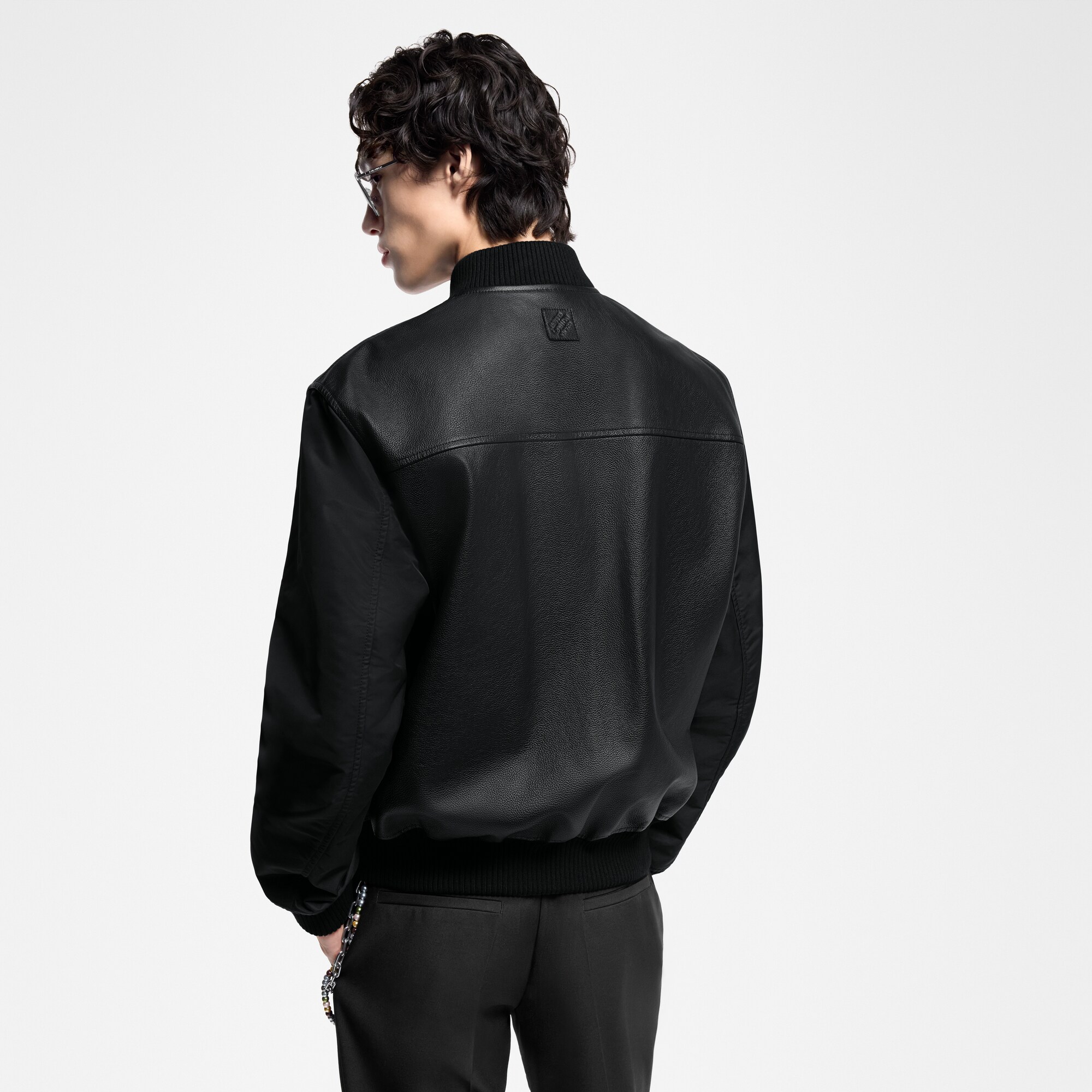  의류 아우터 & 코트 리버서블 레더 나일론 재킷 | 루이비통 공식 온라인 스토어® (크게 보기)