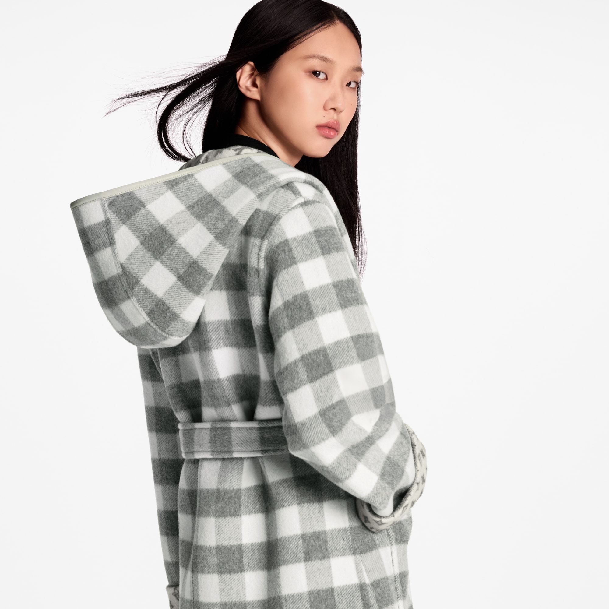  의류 코트 & 재킷 리버서블 쇼트 후디드 랩 코트 | 루이비통 공식 온라인 스토어® (크게 보기)