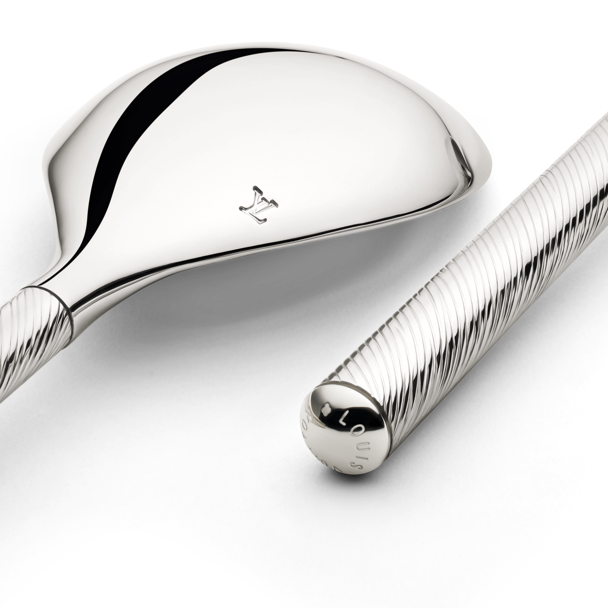 에피 홈 & 아트 오브 다이닝 아트 오브 다이닝 리벳 에피 서빙 세트 | 루이비통 공식 온라인 스토어® (크게 보기)