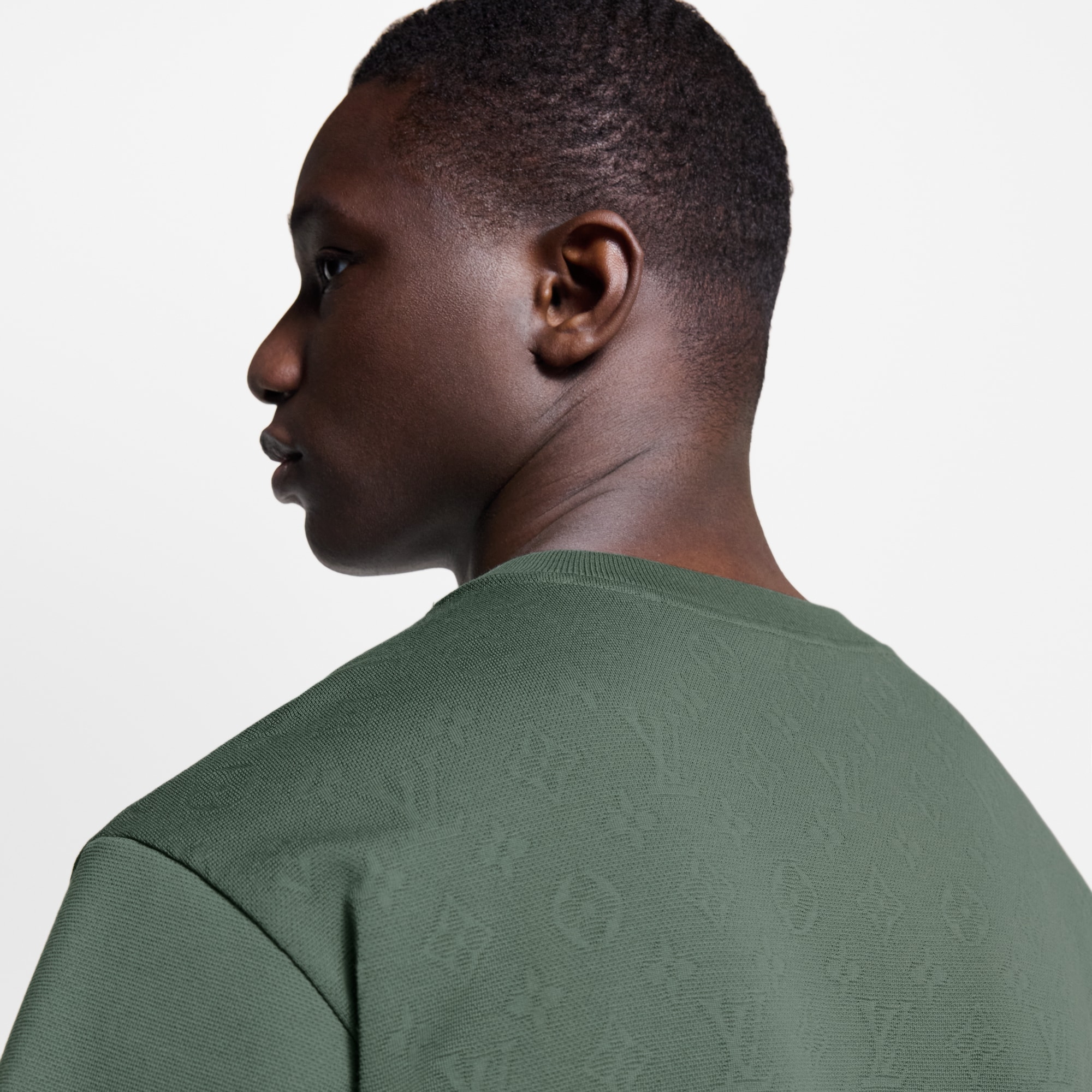  의류 티셔츠 & 폴로 시그니처 포켓 티셔츠 | 루이비통 공식 온라인 스토어® (크게 보기)