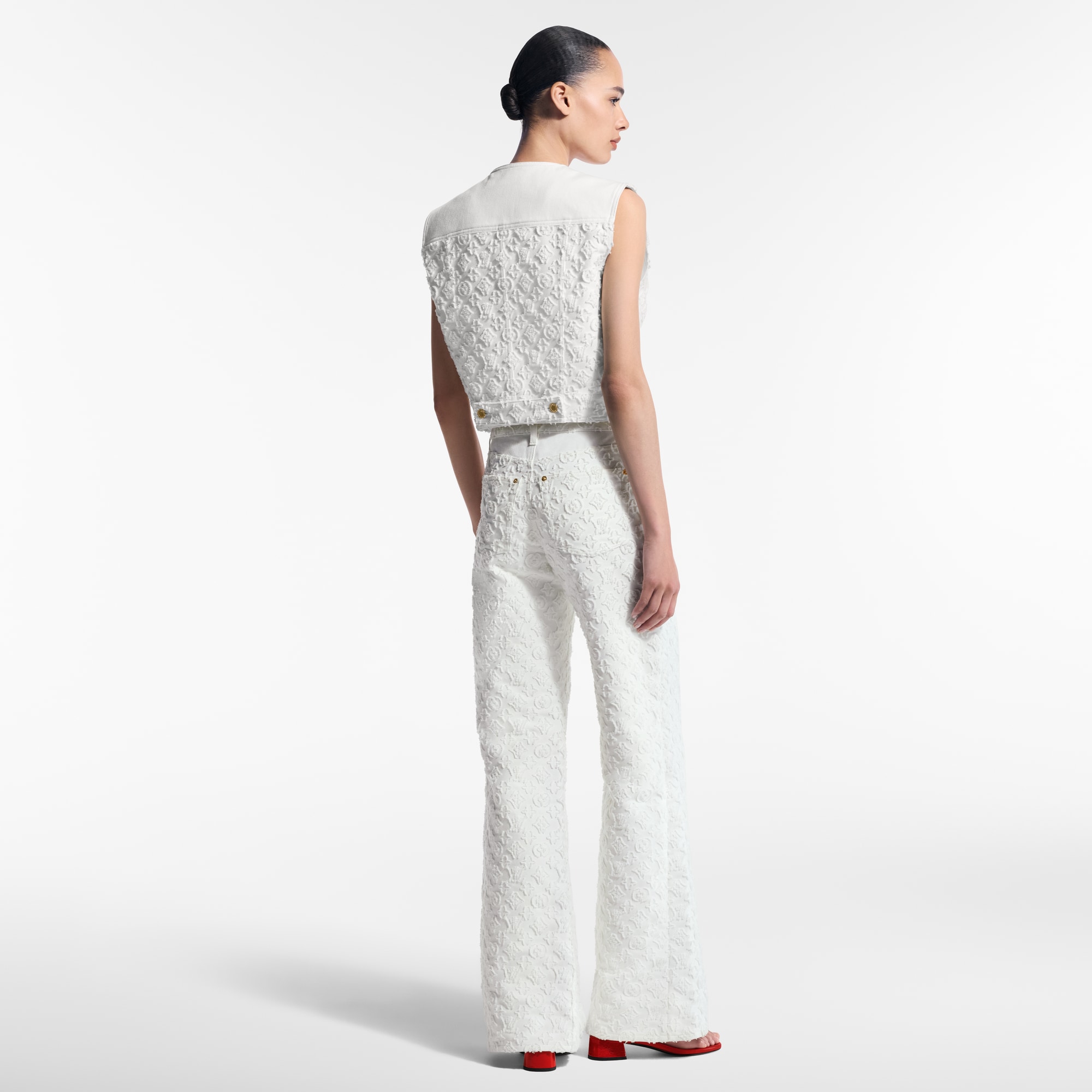  의류 코트 & 재킷 슬리브리스 모노그램 필 쿠페 데님 재킷 | 루이비통 공식 온라인 스토어® (크게 보기)