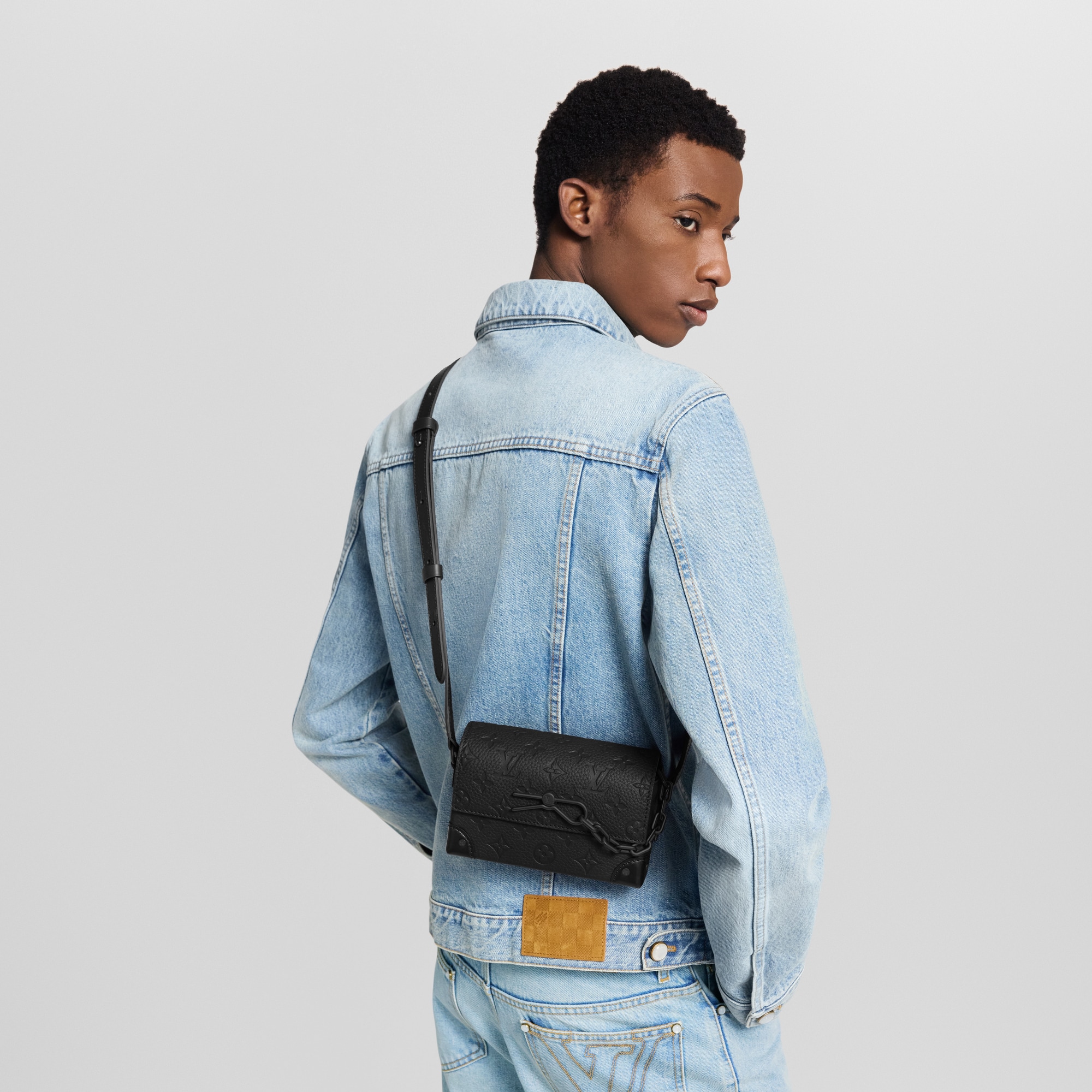 모노그램 토뤼옹 가방 All Collections 스티머 웨어러블 월릿 | 루이비통 공식 온라인 스토어® (크게 보기)