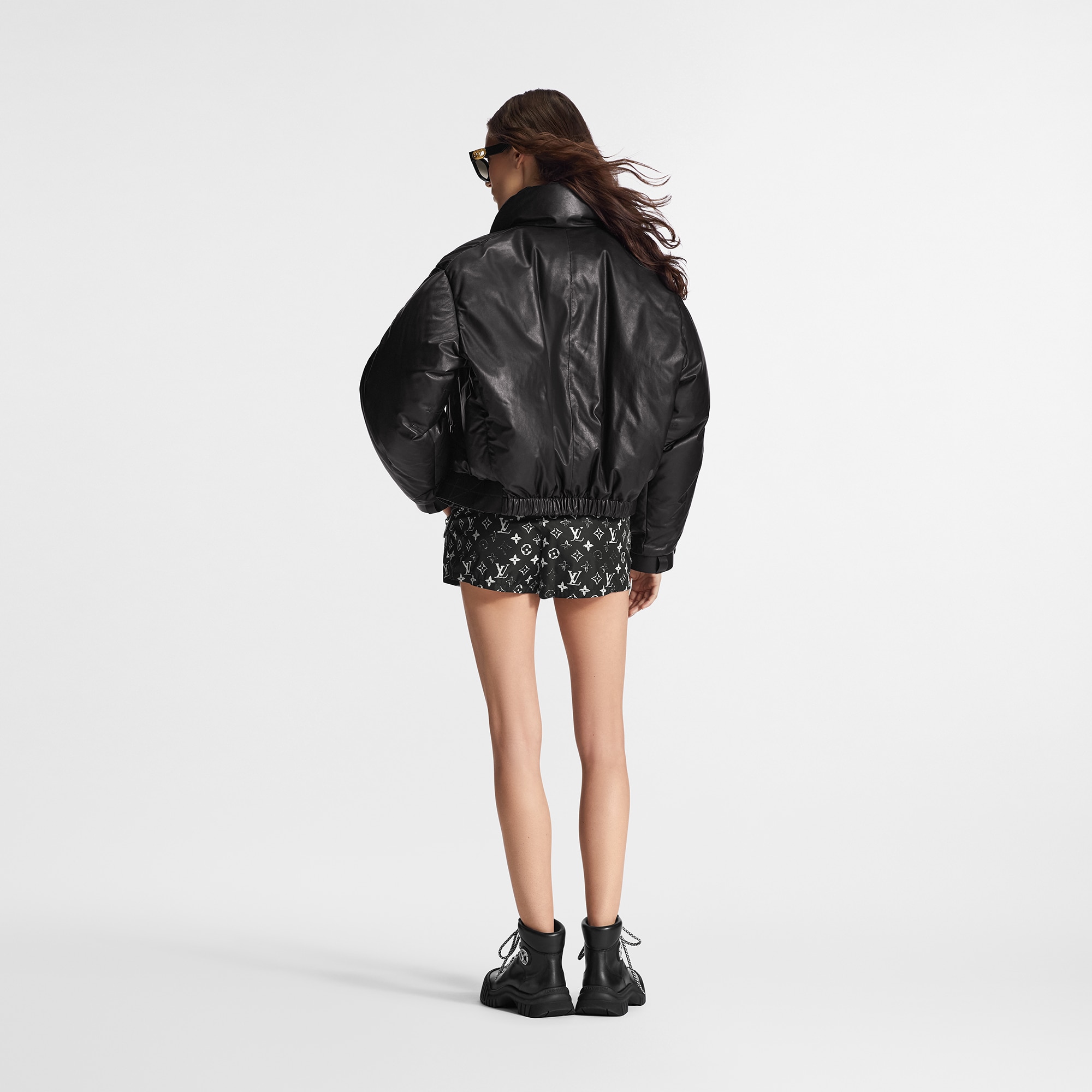  의류 스커트 & 쇼츠 스텐실 이펙트 모노그램 쇼츠 | 루이비통 공식 온라인 스토어® (크게 보기)