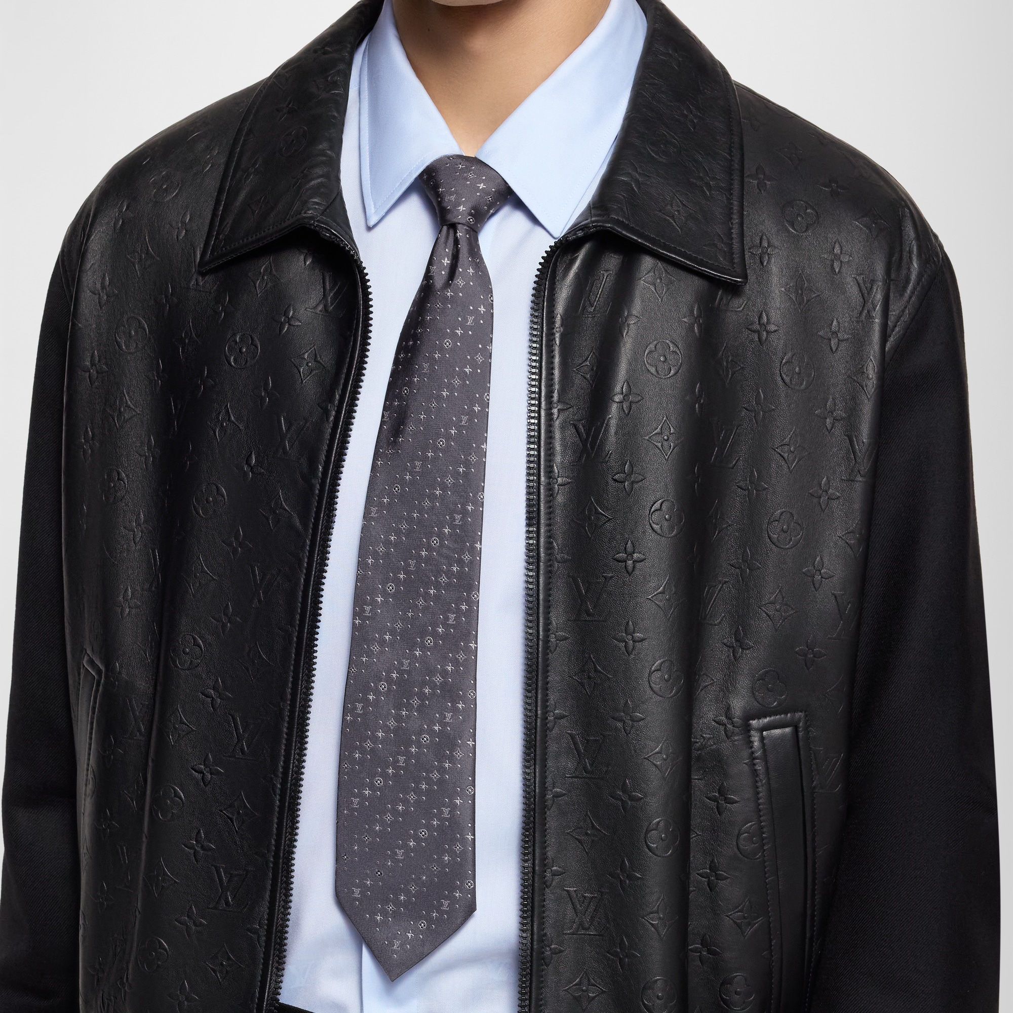 S00 액세서리 타이 & 포켓 스퀘어 스토미 모노그램 (Stormy Monogram) 타이 | 루이비통 공식 온라인 스토어® (크게 보기)