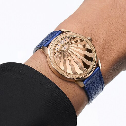 땅부르 컨버전스 (Tambour Convergence), 오토매틱, 37mm, 핑크 골드 기요슈 (Guilloché) 크롭 착용 뷰