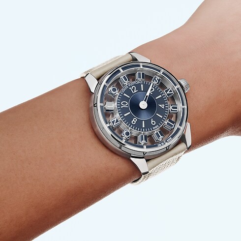 워치 전체 보기 } 땅부르 타이코 스핀 타임 에어 (Tambour Taiko Spin Time Air), 오토매틱, 42.5mm, 화이트 골드 | 루이비통 공식 온라인 스토어® (크게 보기)