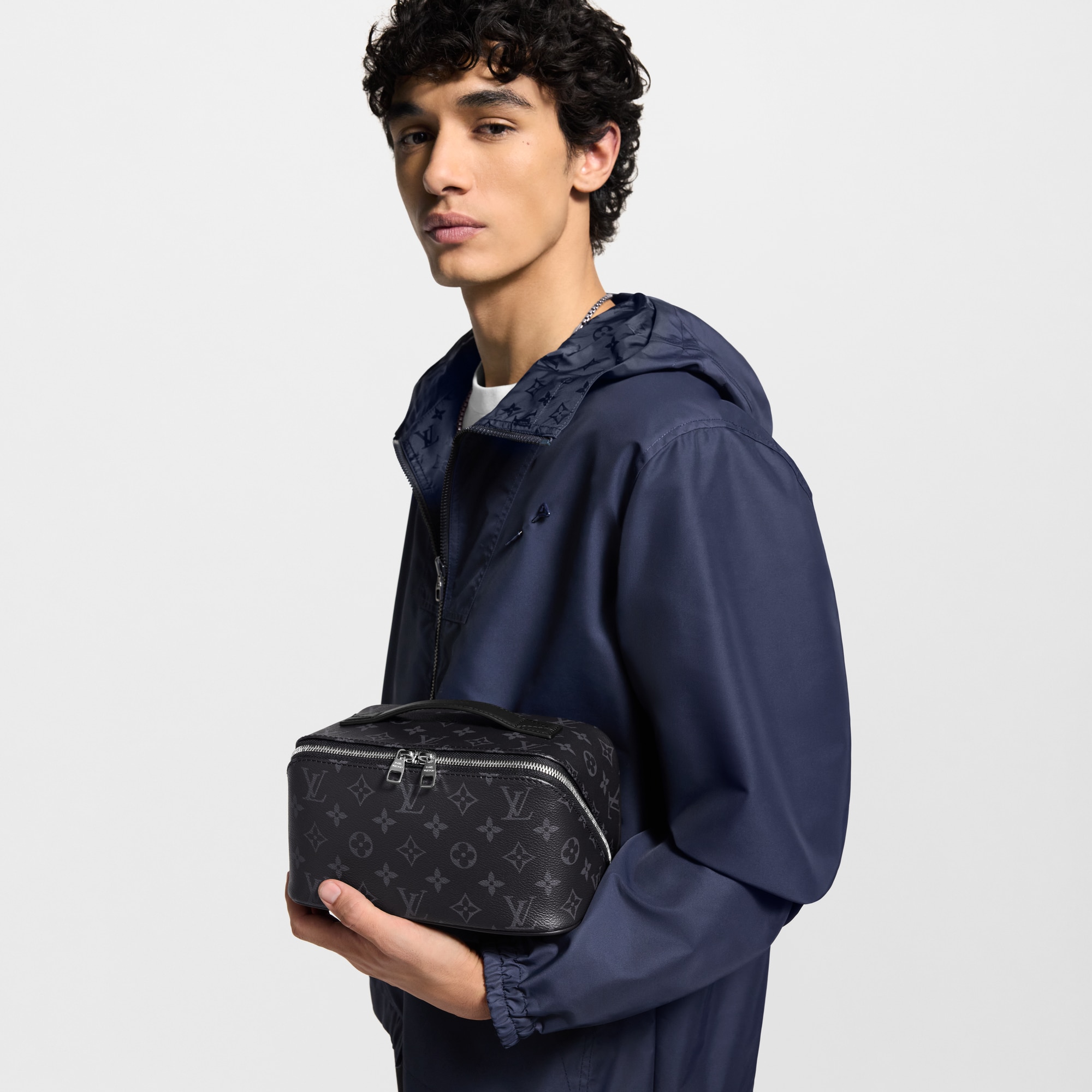 모노그램 이클립스 트래블 트래블 액세서리 토일레트리 백 | 루이비통 공식 온라인 스토어® (크게 보기)